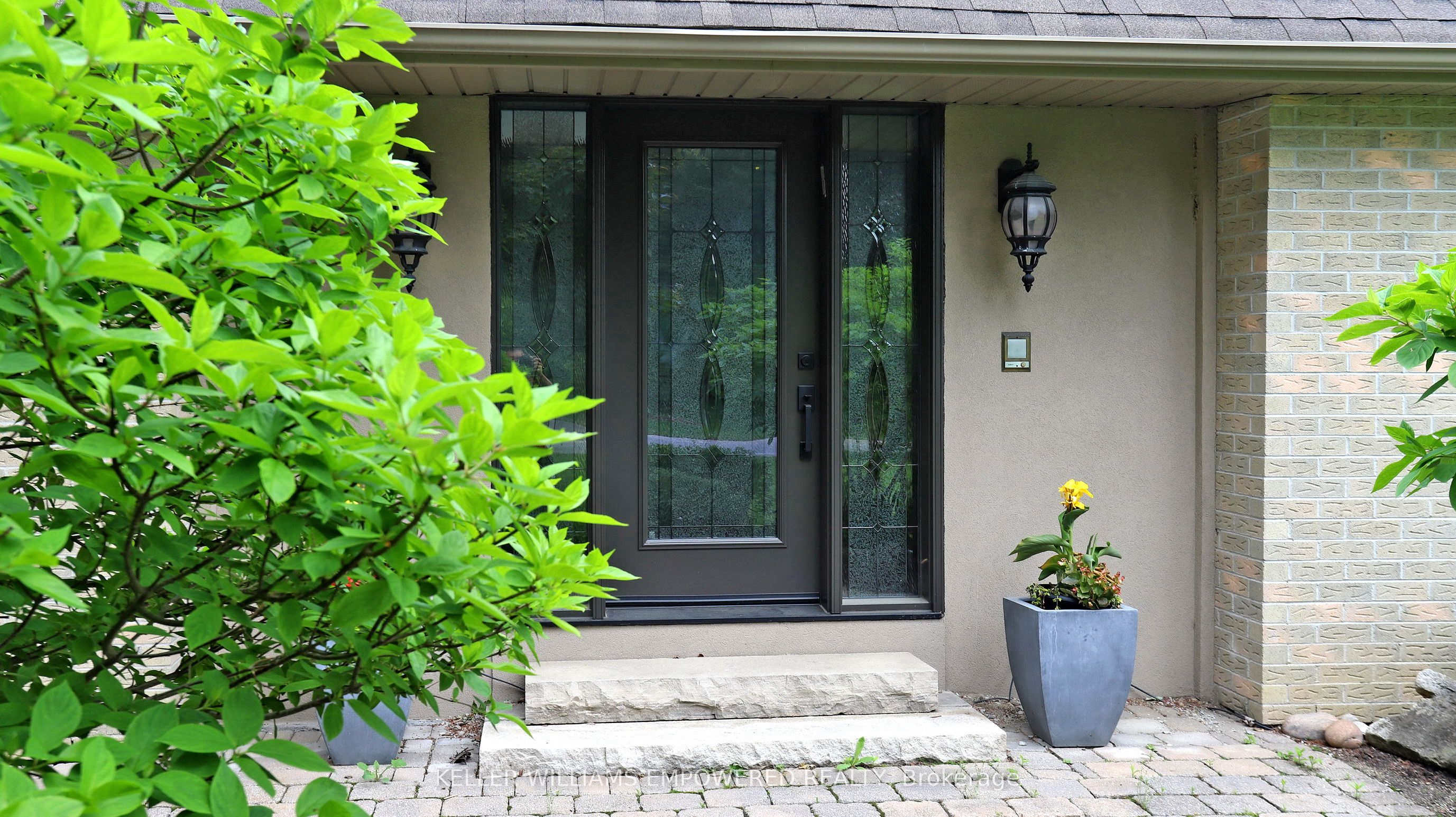 544 Woodland Acres Crescent