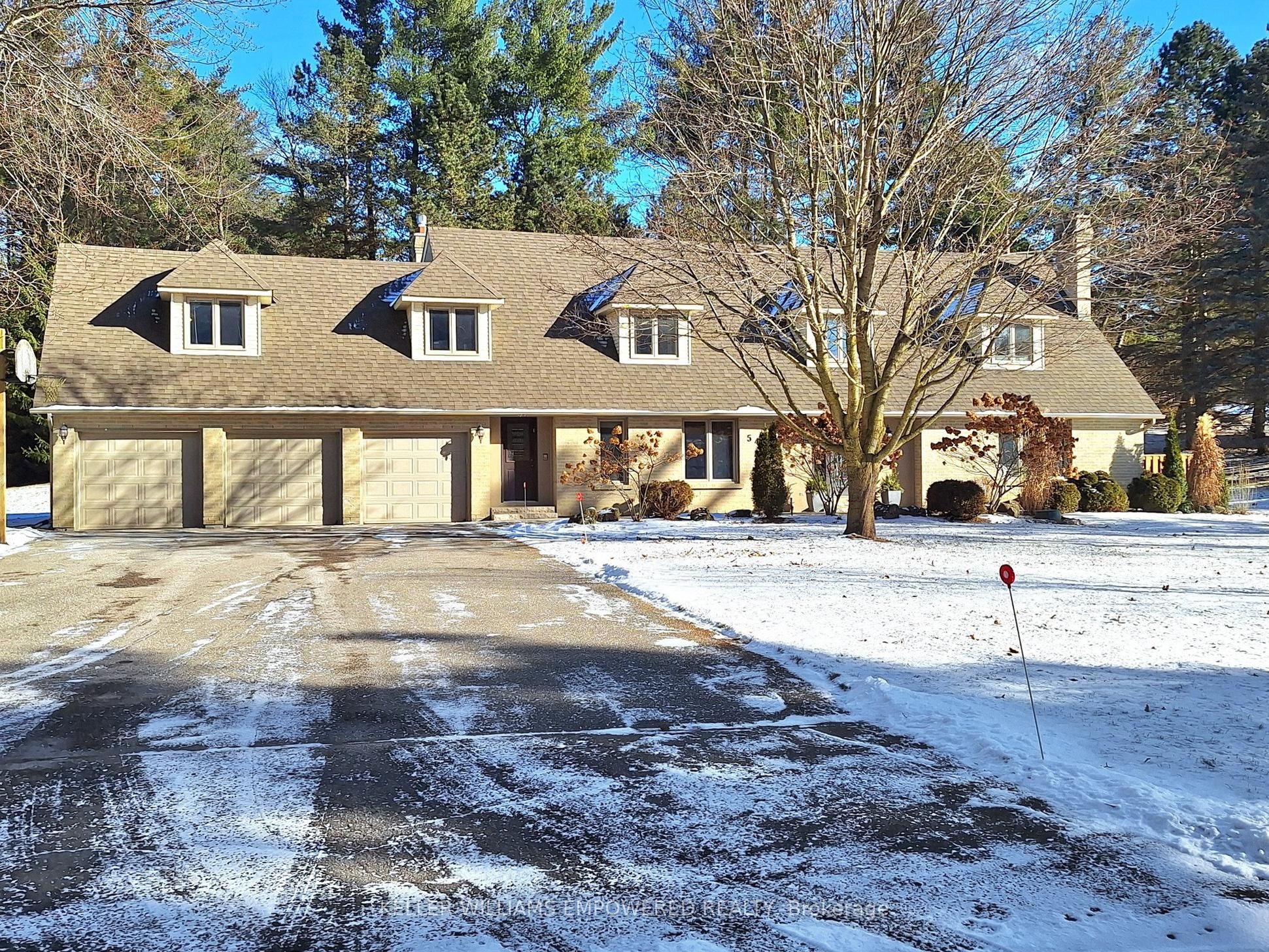 544 Woodland Acres Crescent
