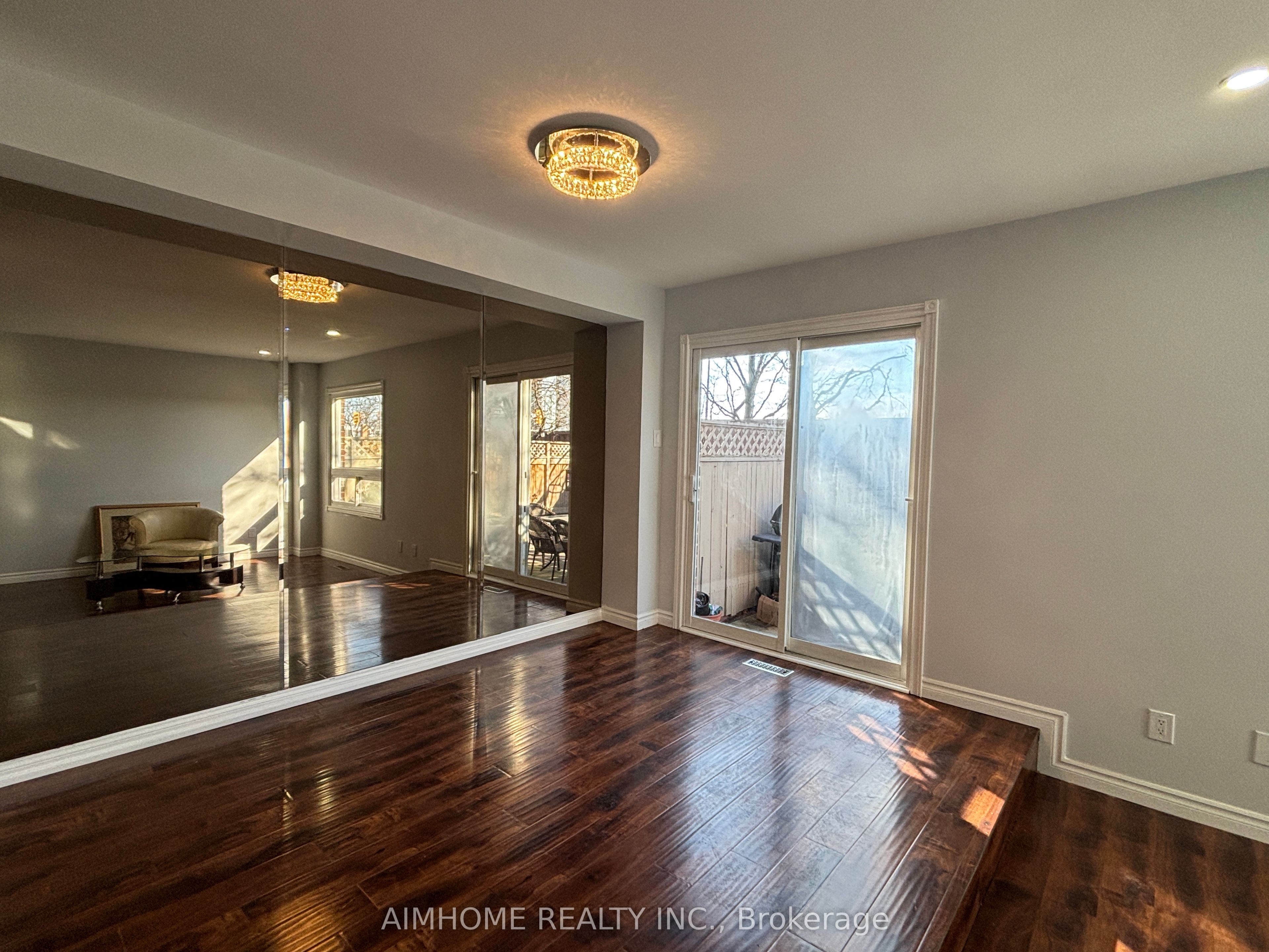 4635 Regents Terrace 23