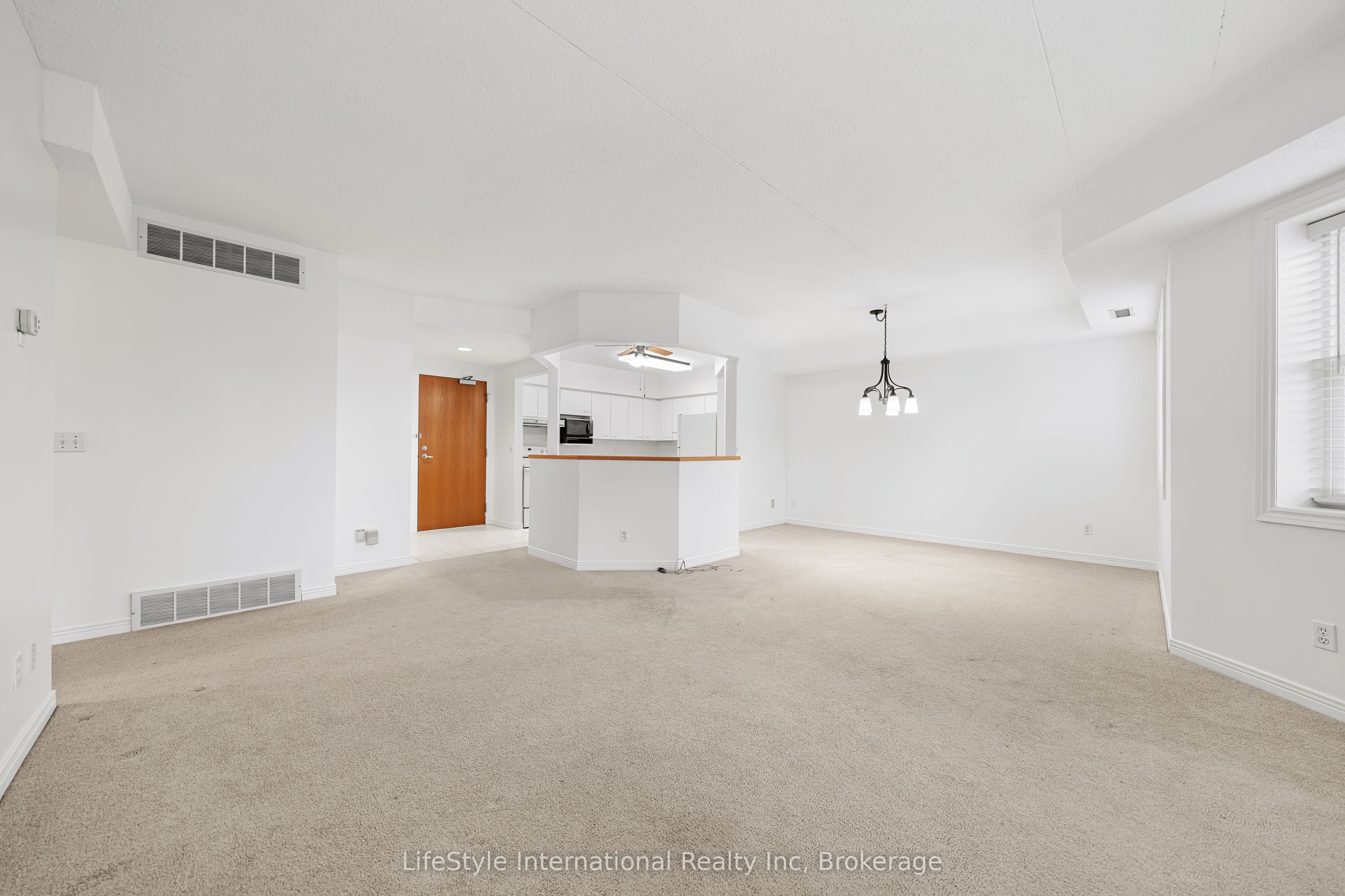 208 Silvercreek Parkway N 205