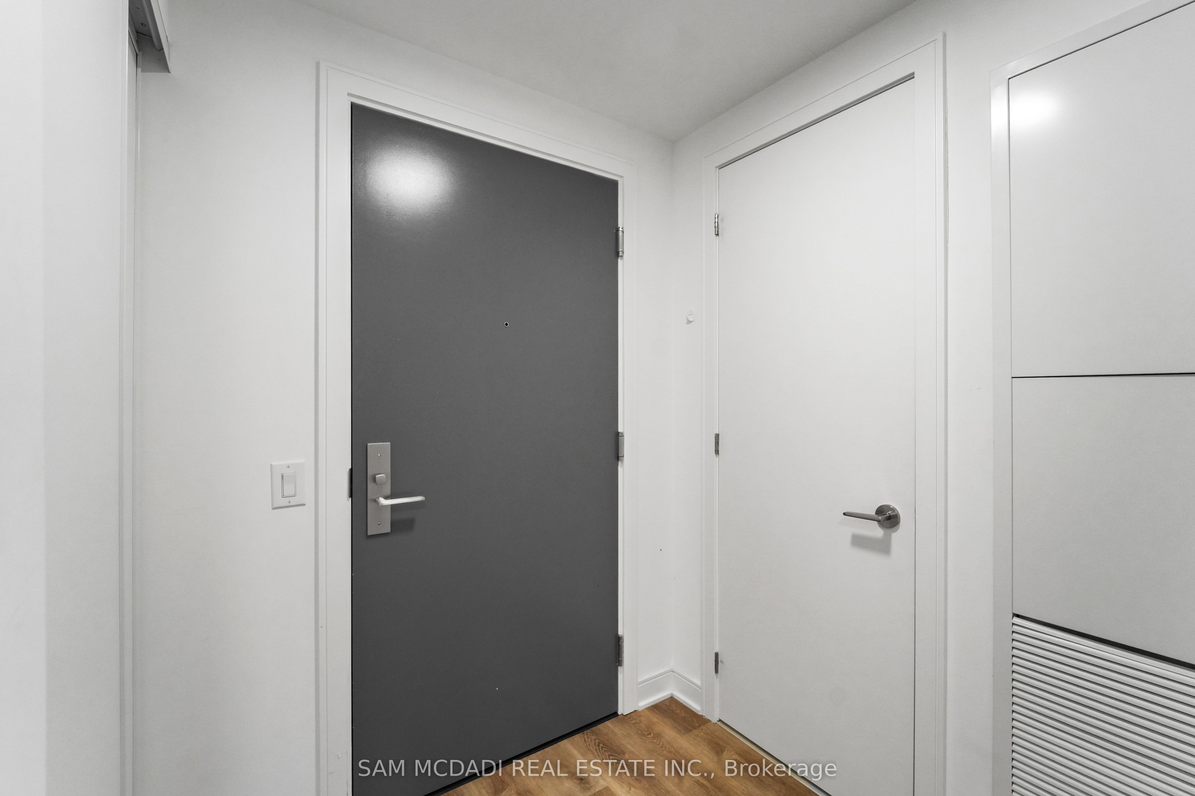 86 Dundas Street E 1513