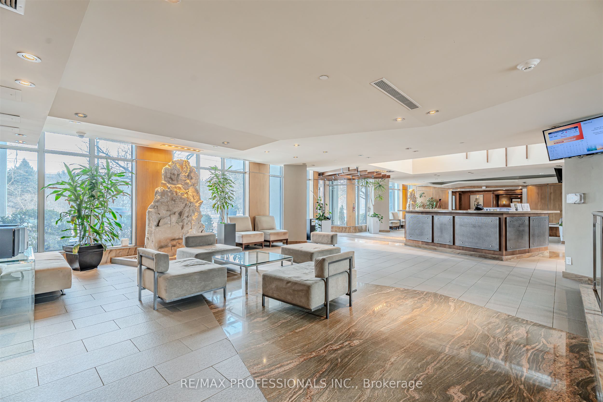 2121 Lake Shore Boulevard W 1515