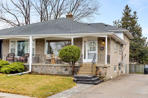 29 Richland Crescent Toronto W08 ON M9C 4C1
