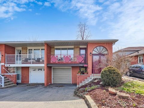 733 Consort Crescent Mississauga ON L5C 1J8