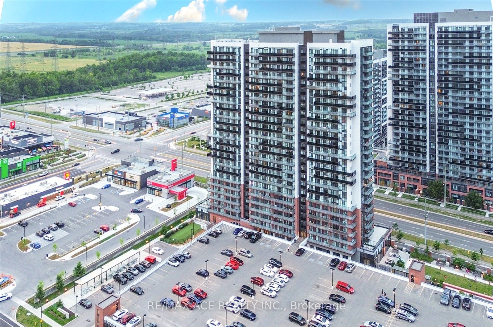 2550 Simcoe Street N 809