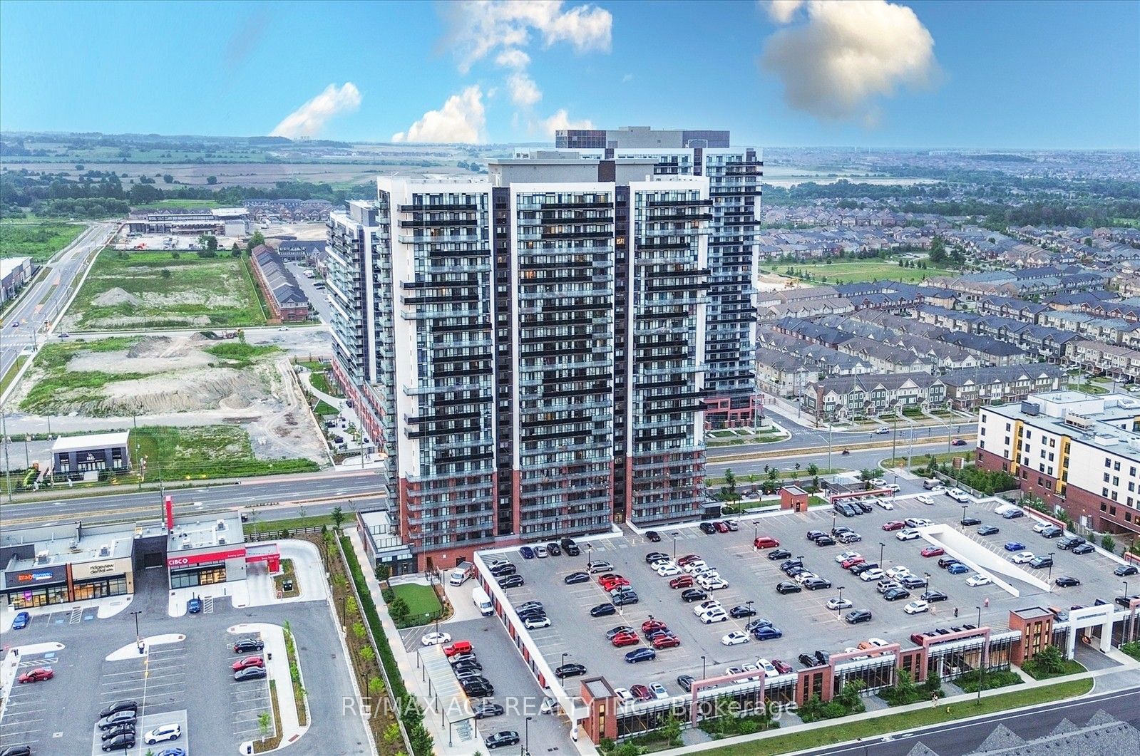 2550 Simcoe Street N 809