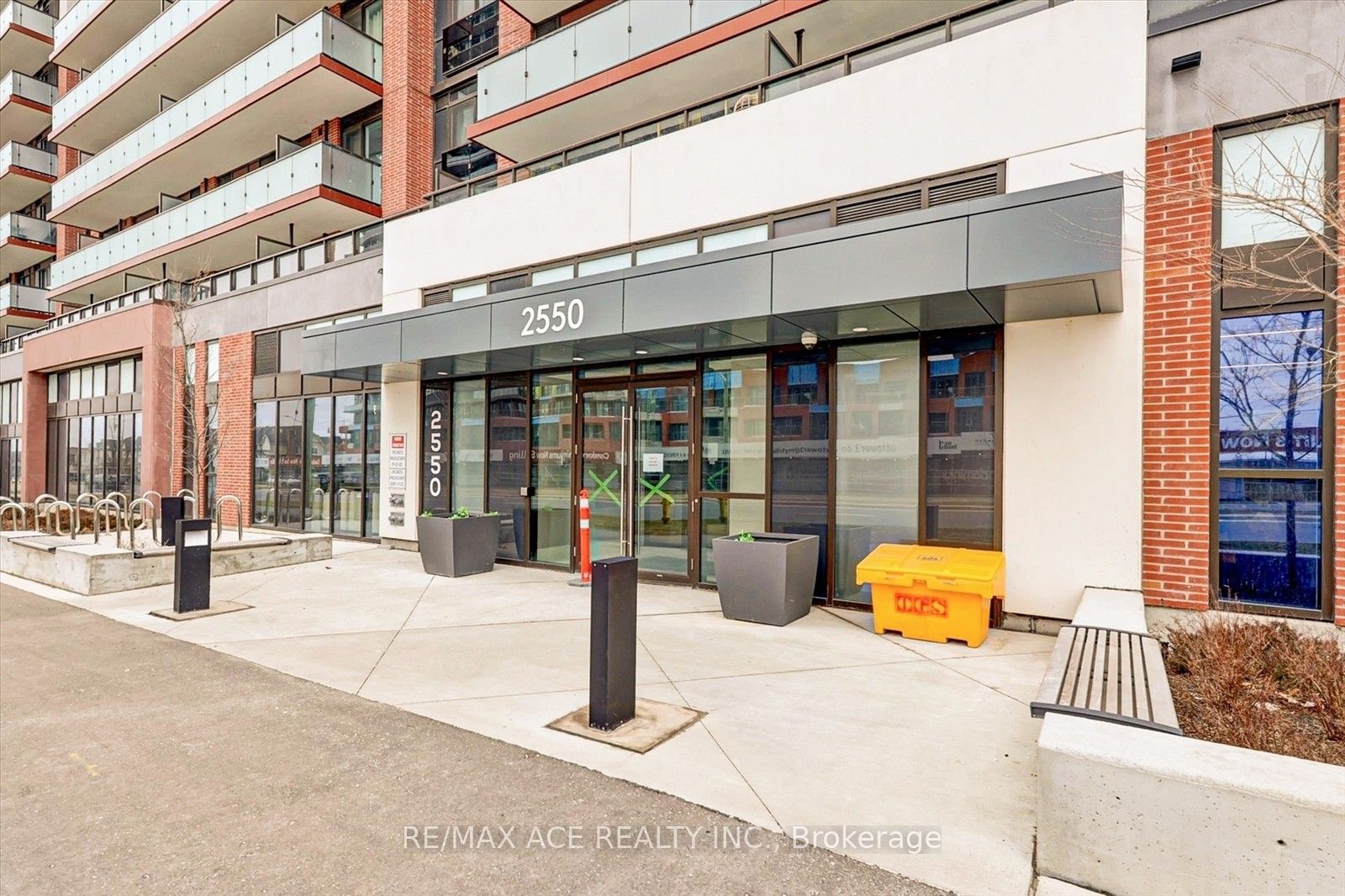 2550 Simcoe Street N 809