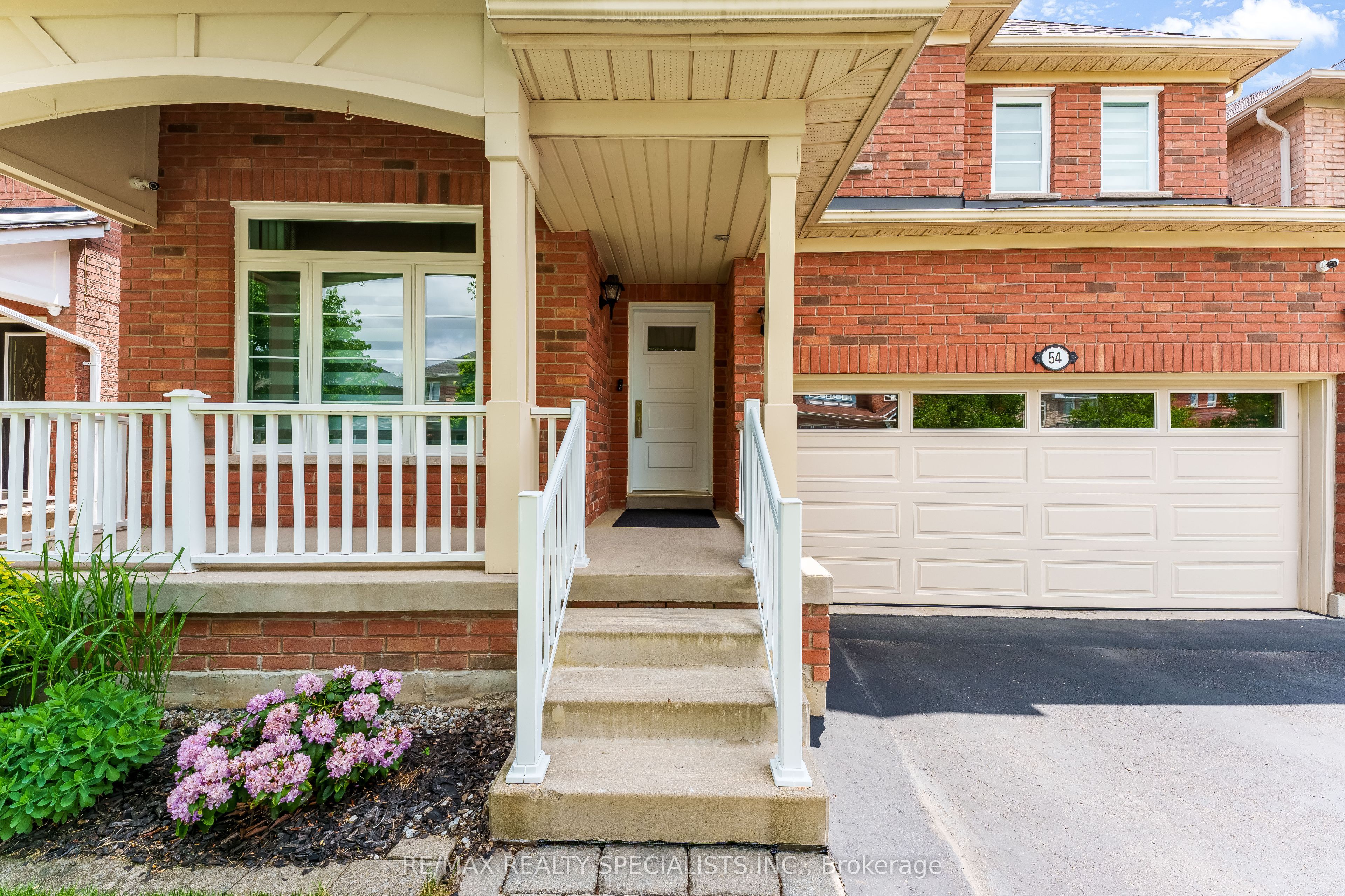 54 Red Plant Crescent