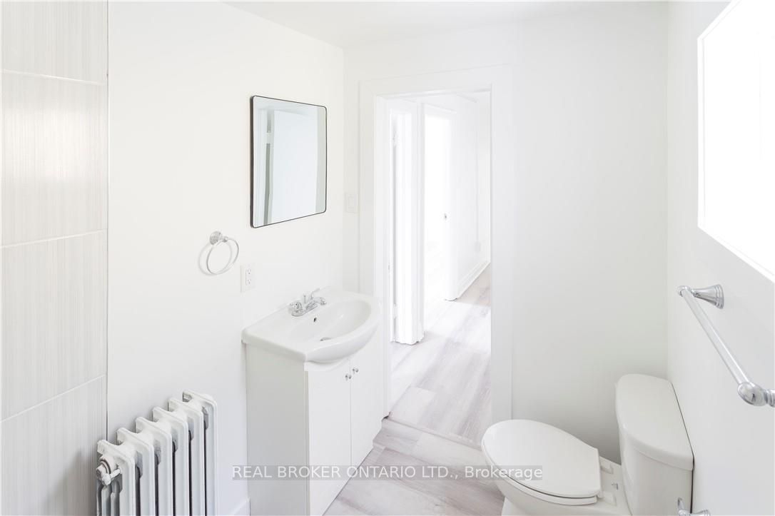 44 Weber Street W