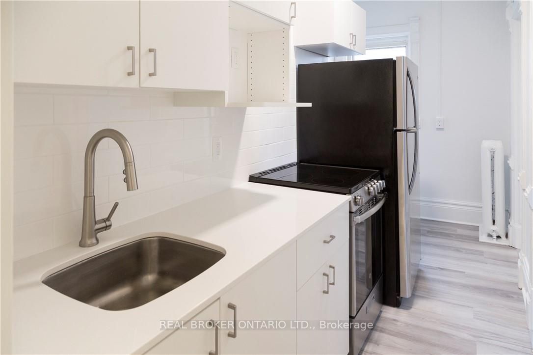 44 Weber Street W