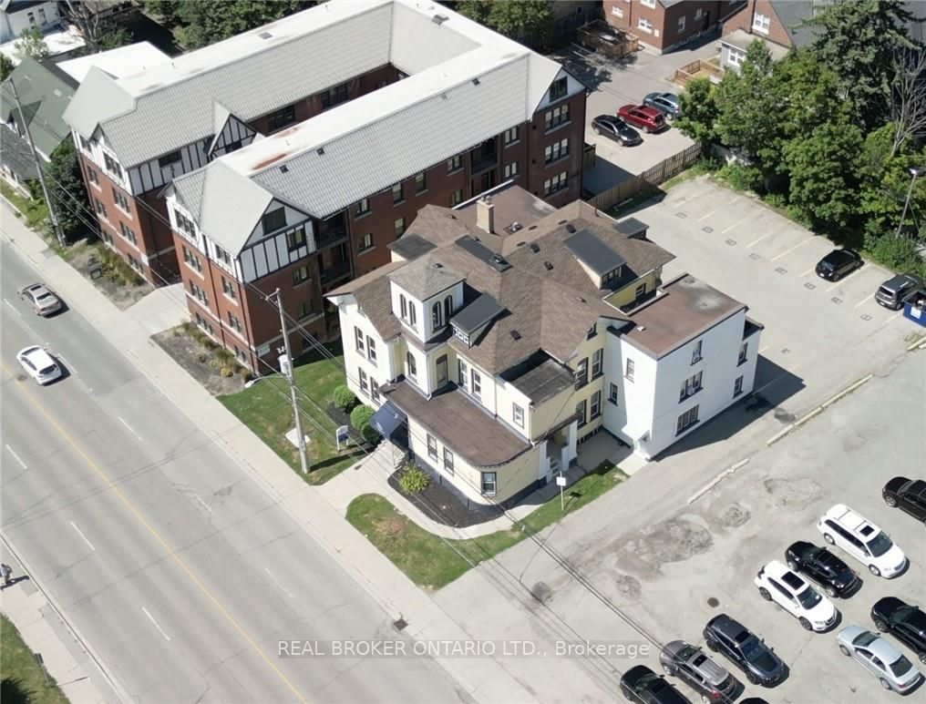 44 Weber Street W