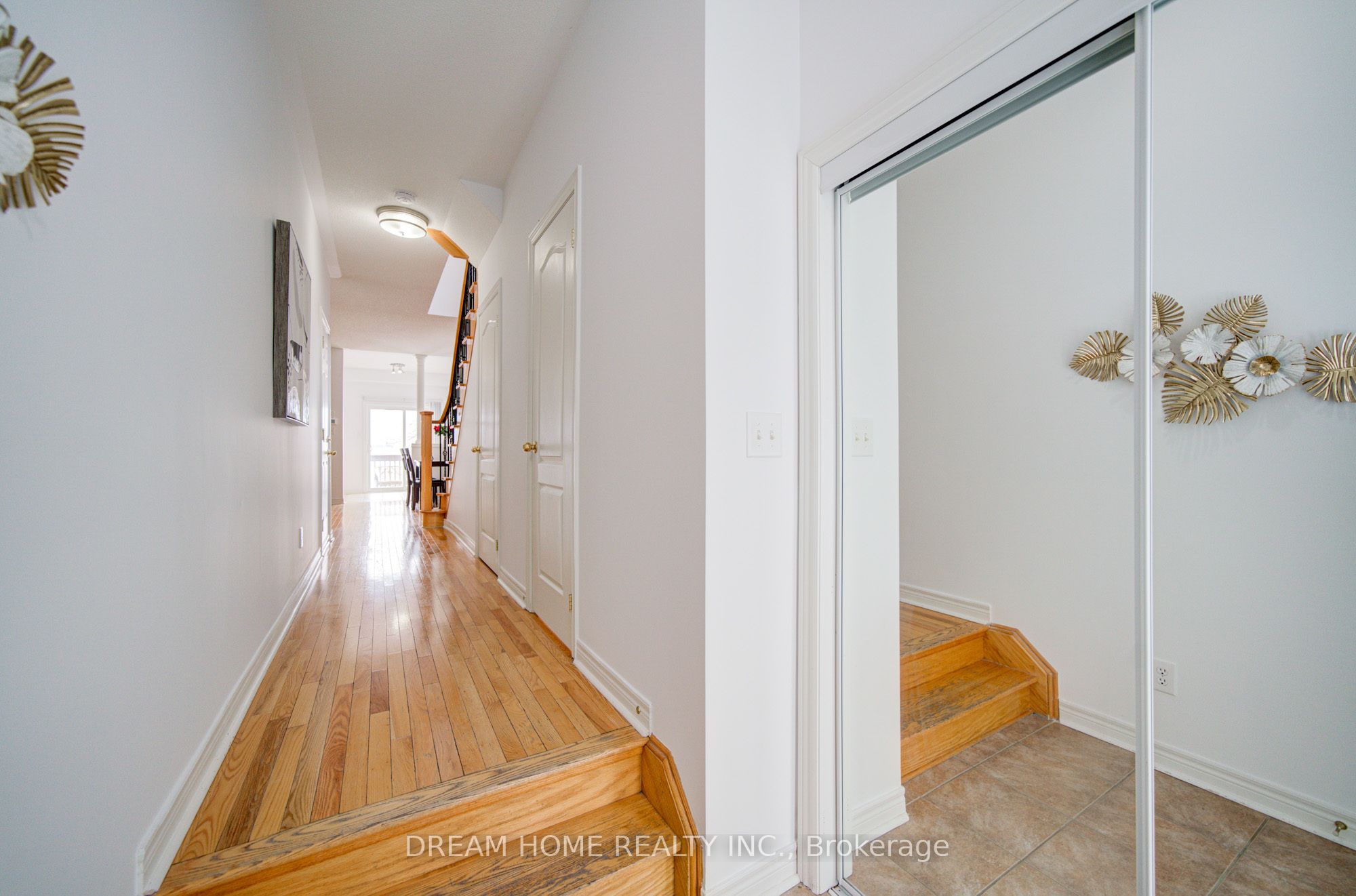 208 Tom Taylor Crescent