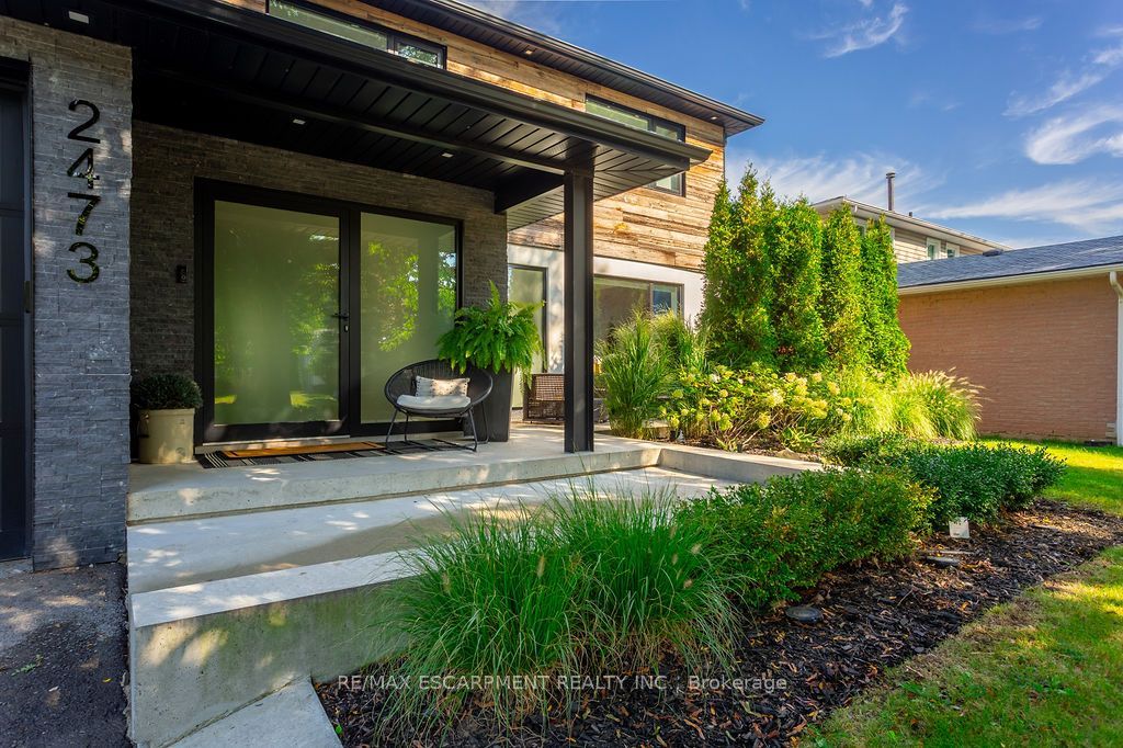 2473 Woburn Crescent