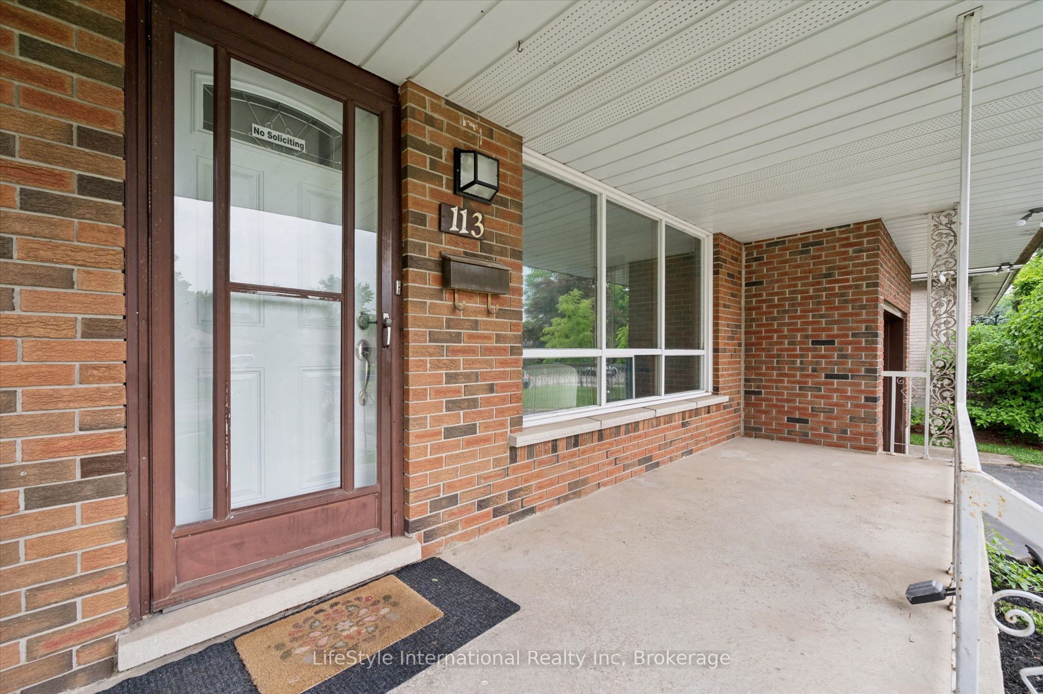 113 Applewood Crescent