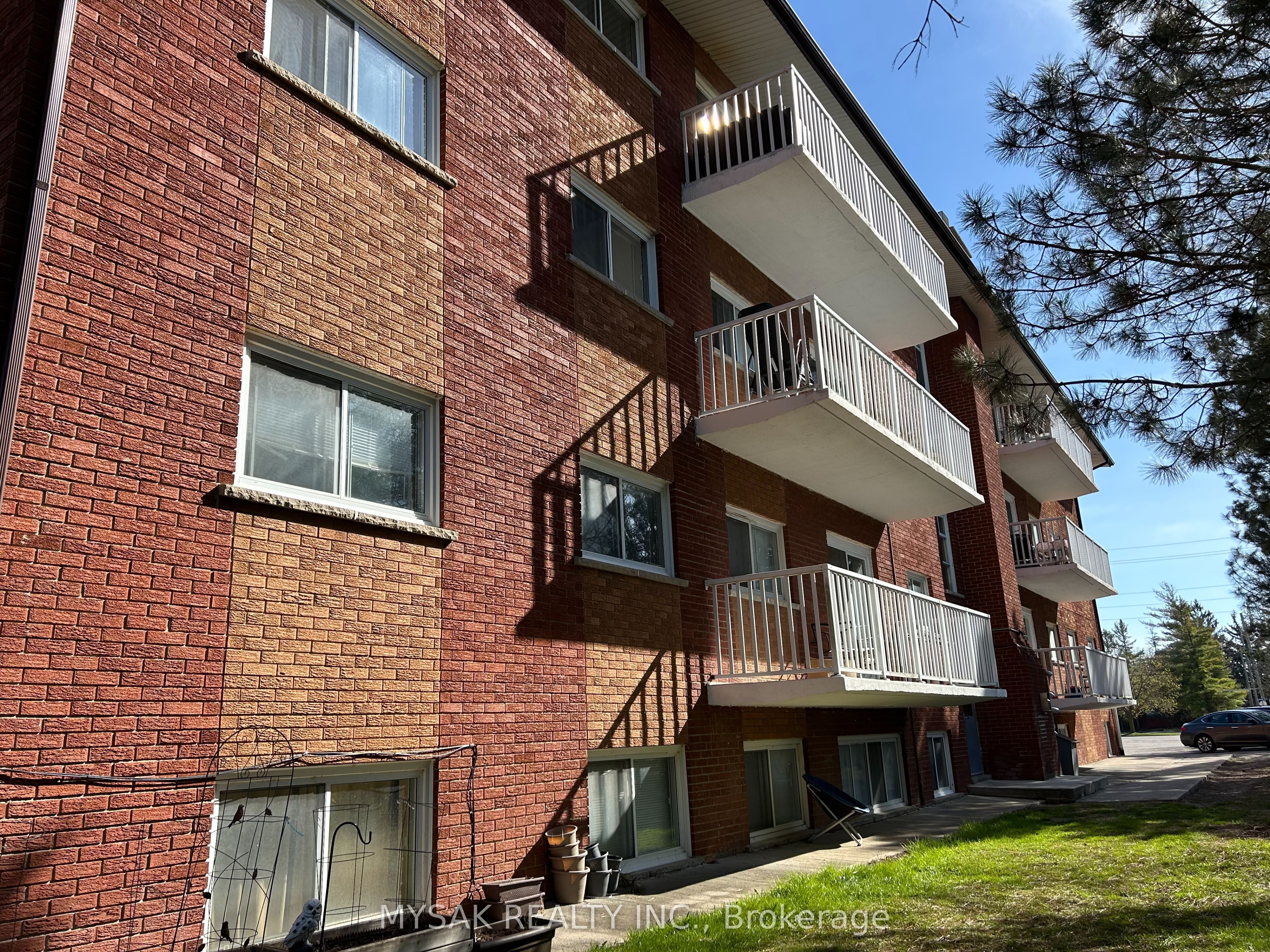497 Victoria Road N