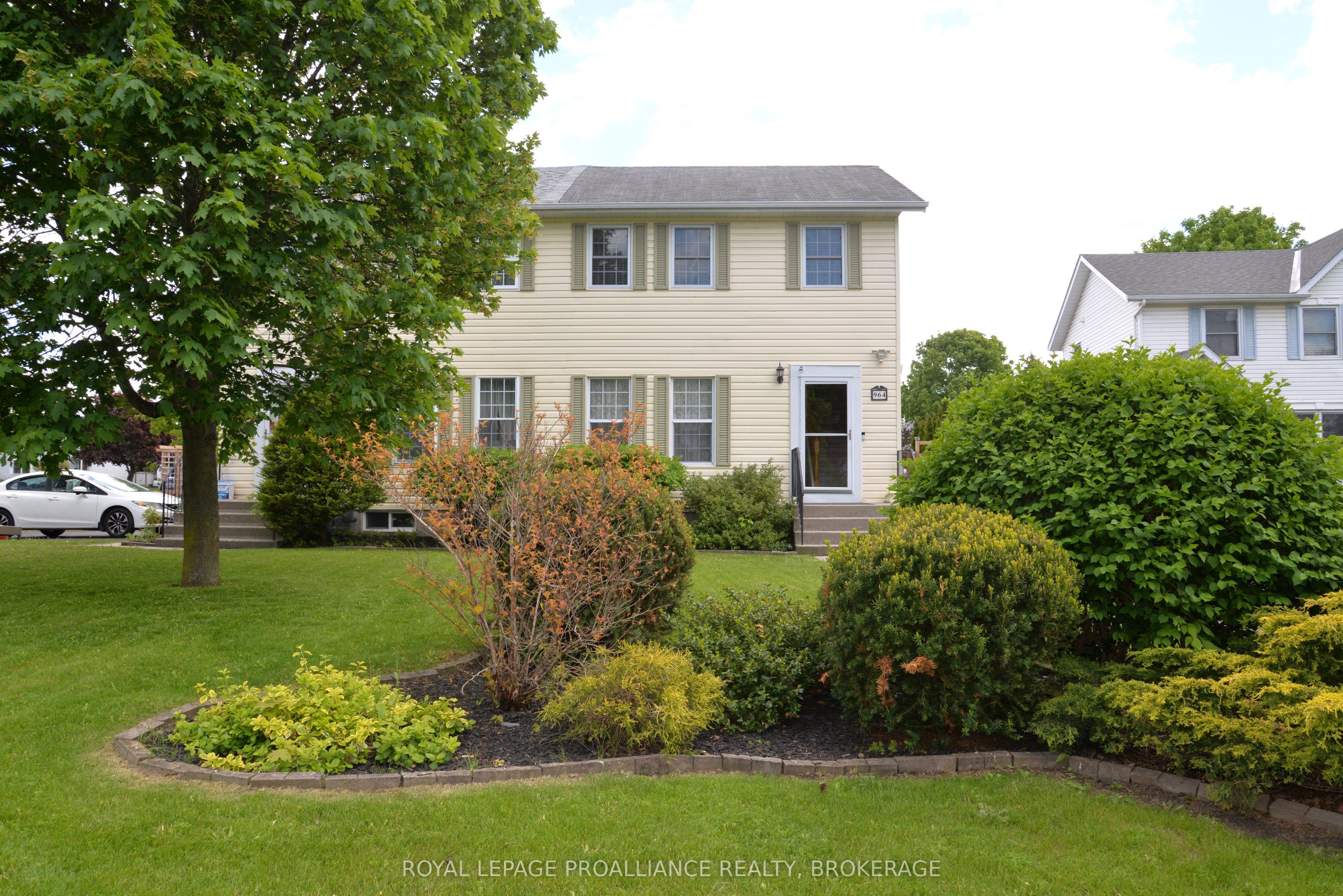 964 Uxbridge Crescent
