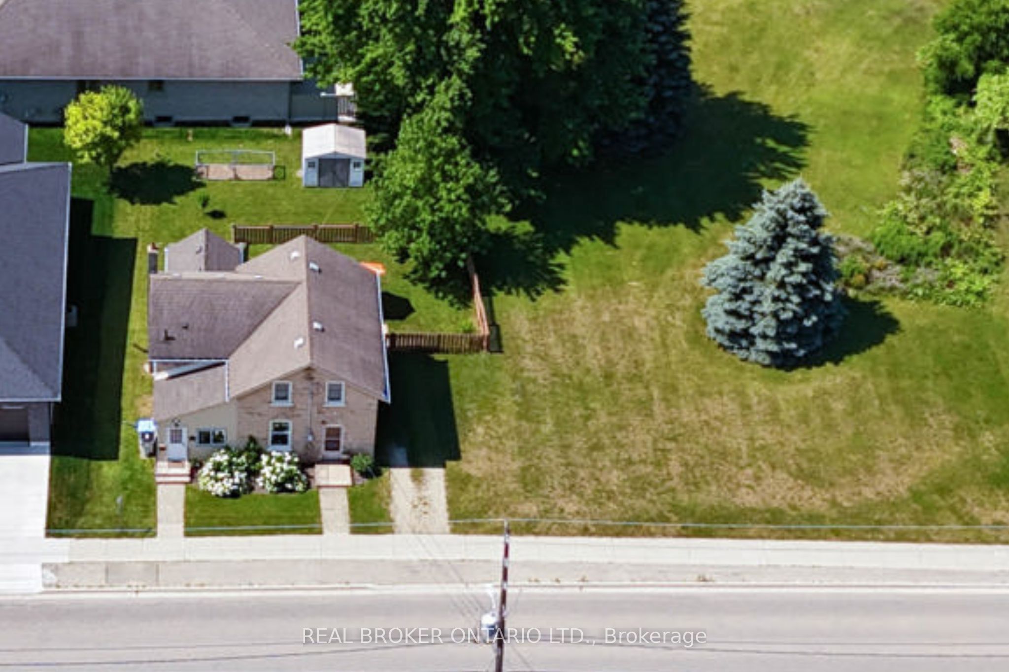 520 Elma Street W