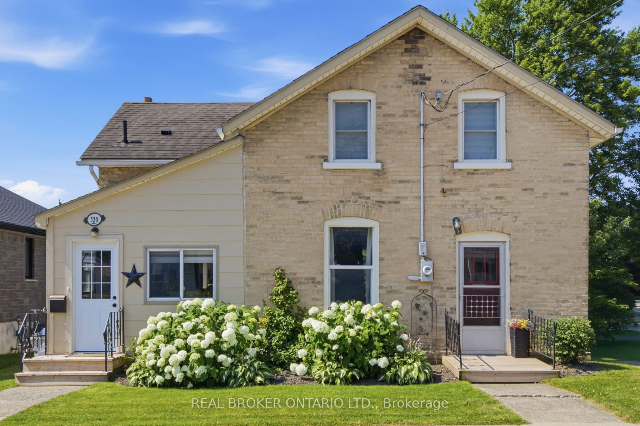 520 Elma Street W