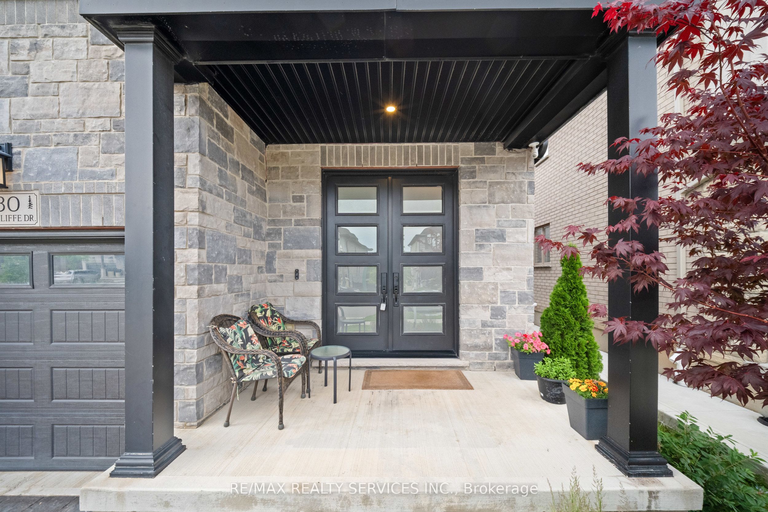 130 Pondcliffe Drive