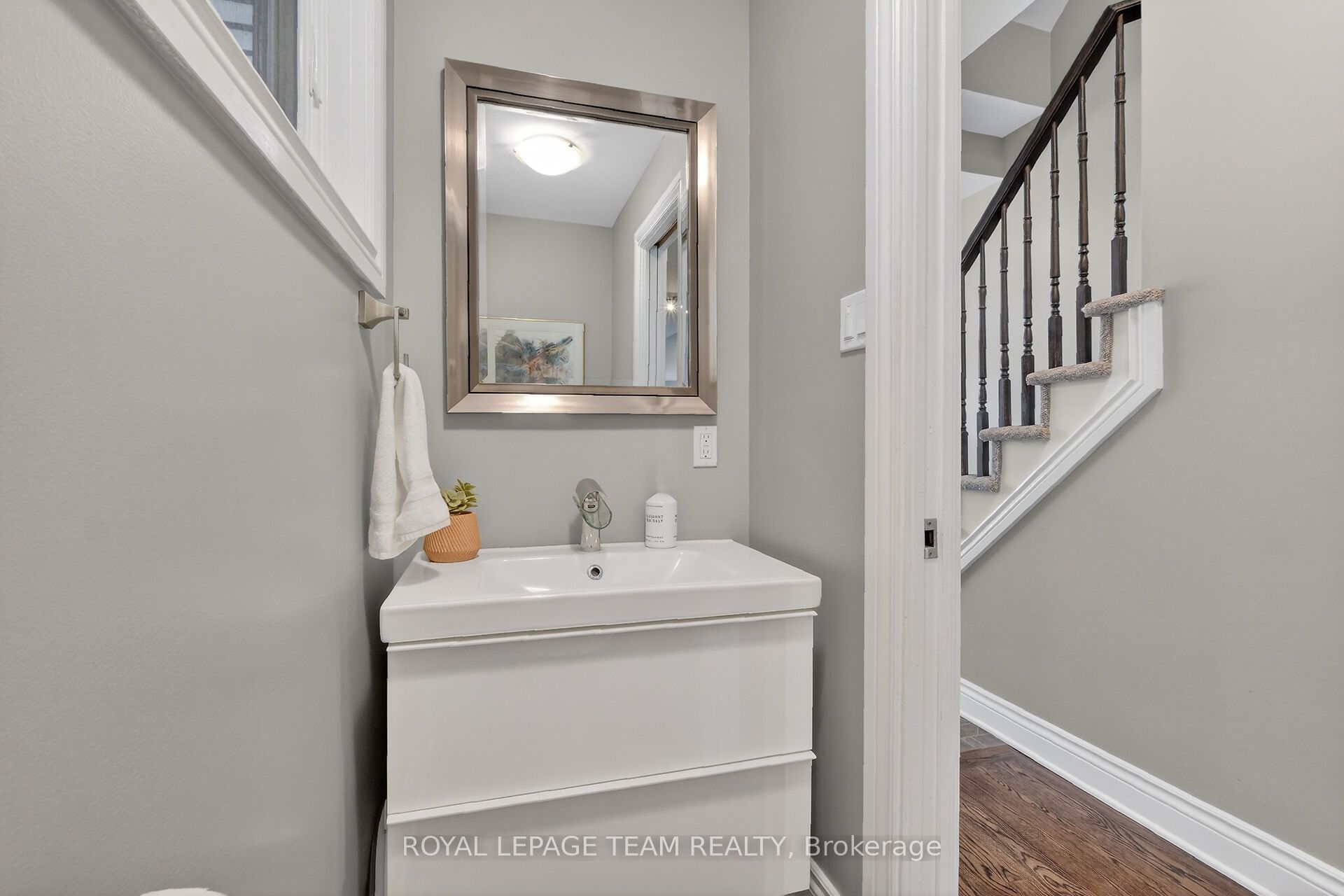 142 A Queen Mary Street A