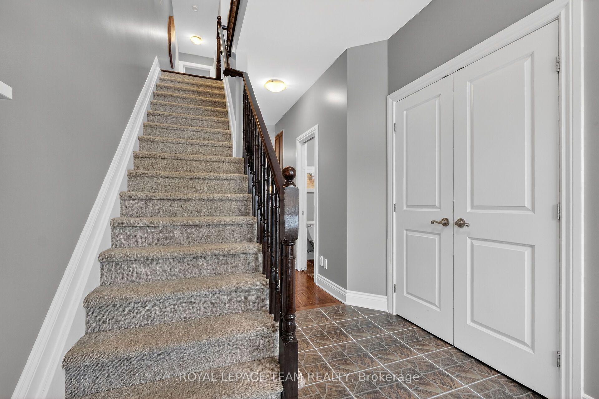 142 A Queen Mary Street A