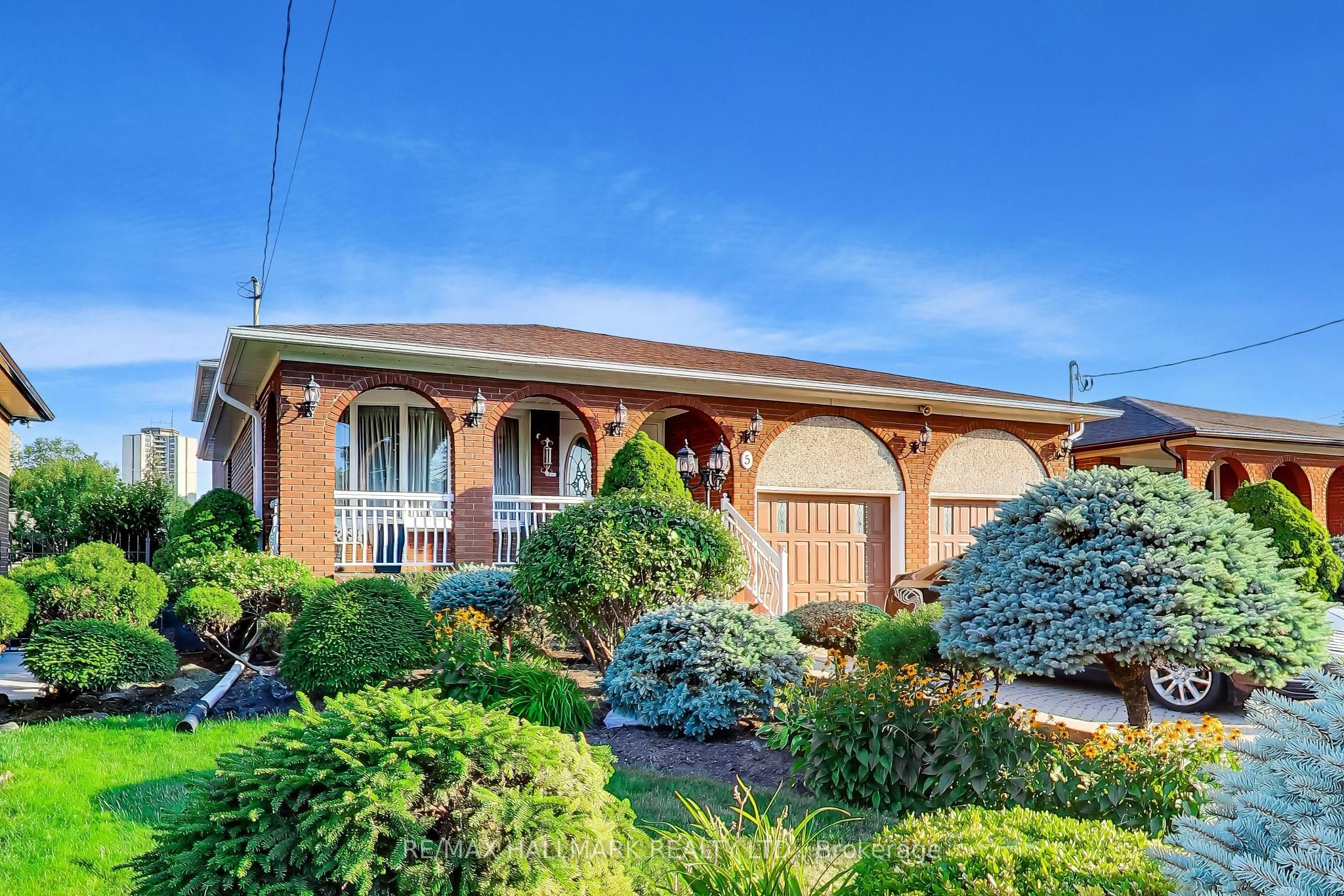 5 Byworth Boulevard