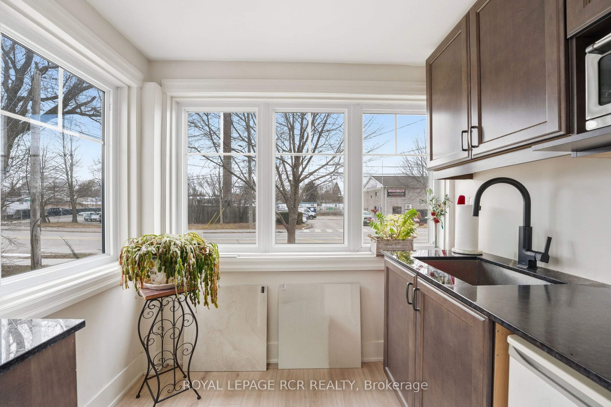 83 Industrial Parkway S