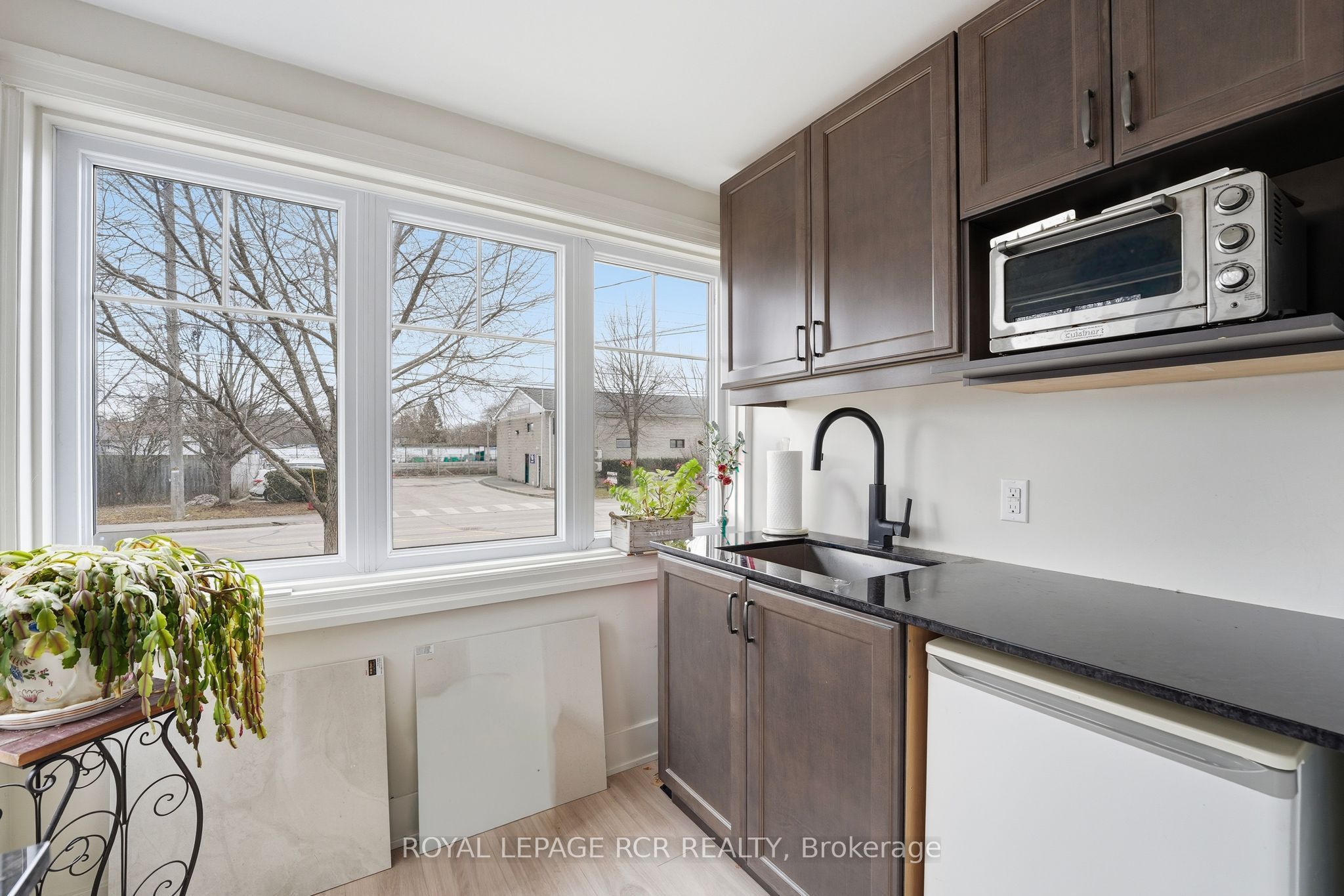 83 Industrial Parkway S