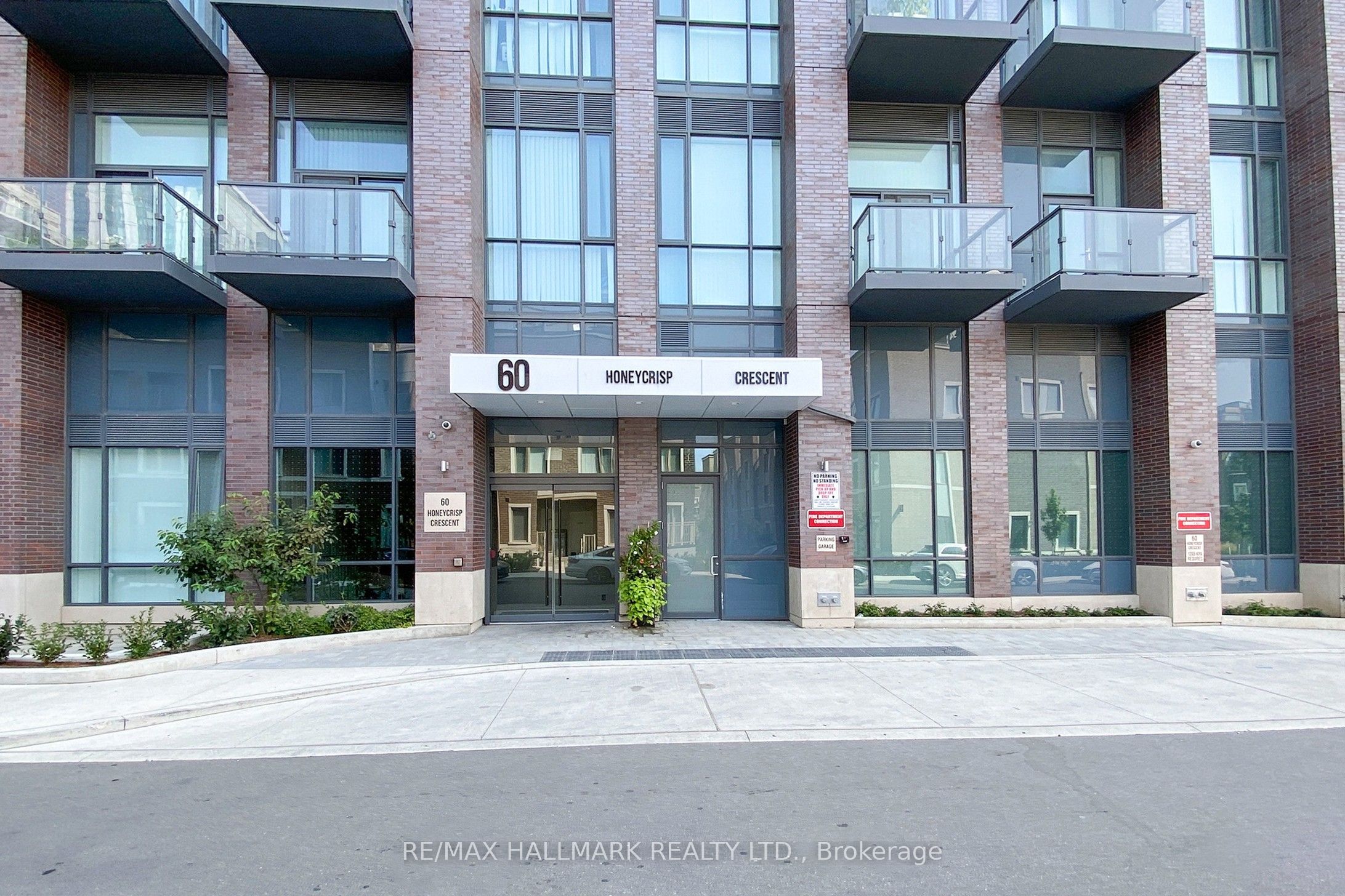 60 Honeycrisp Crescent 820