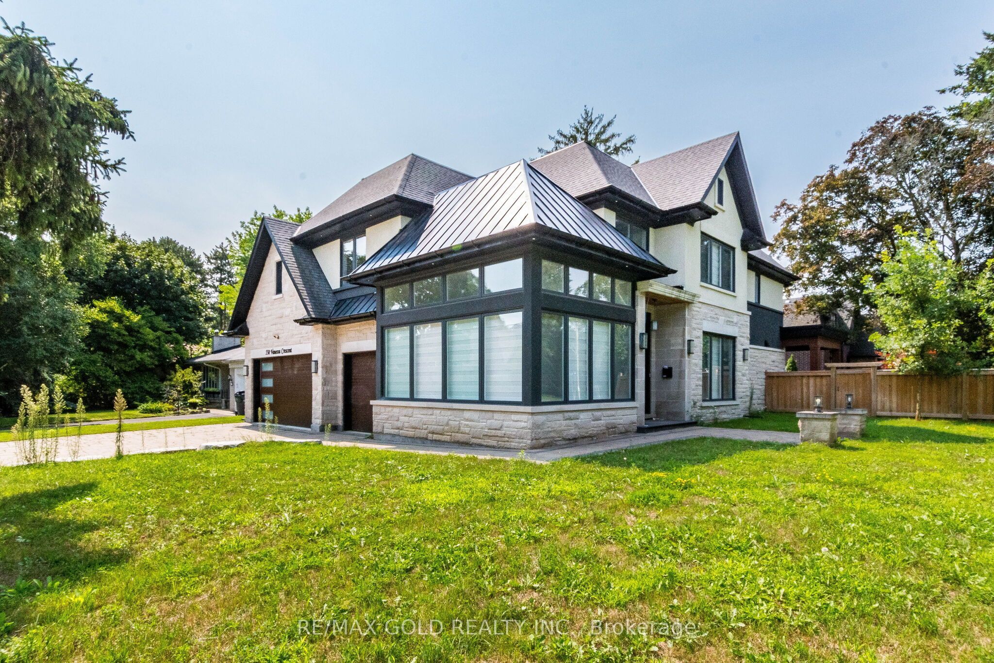 550 Vanessa Crescent