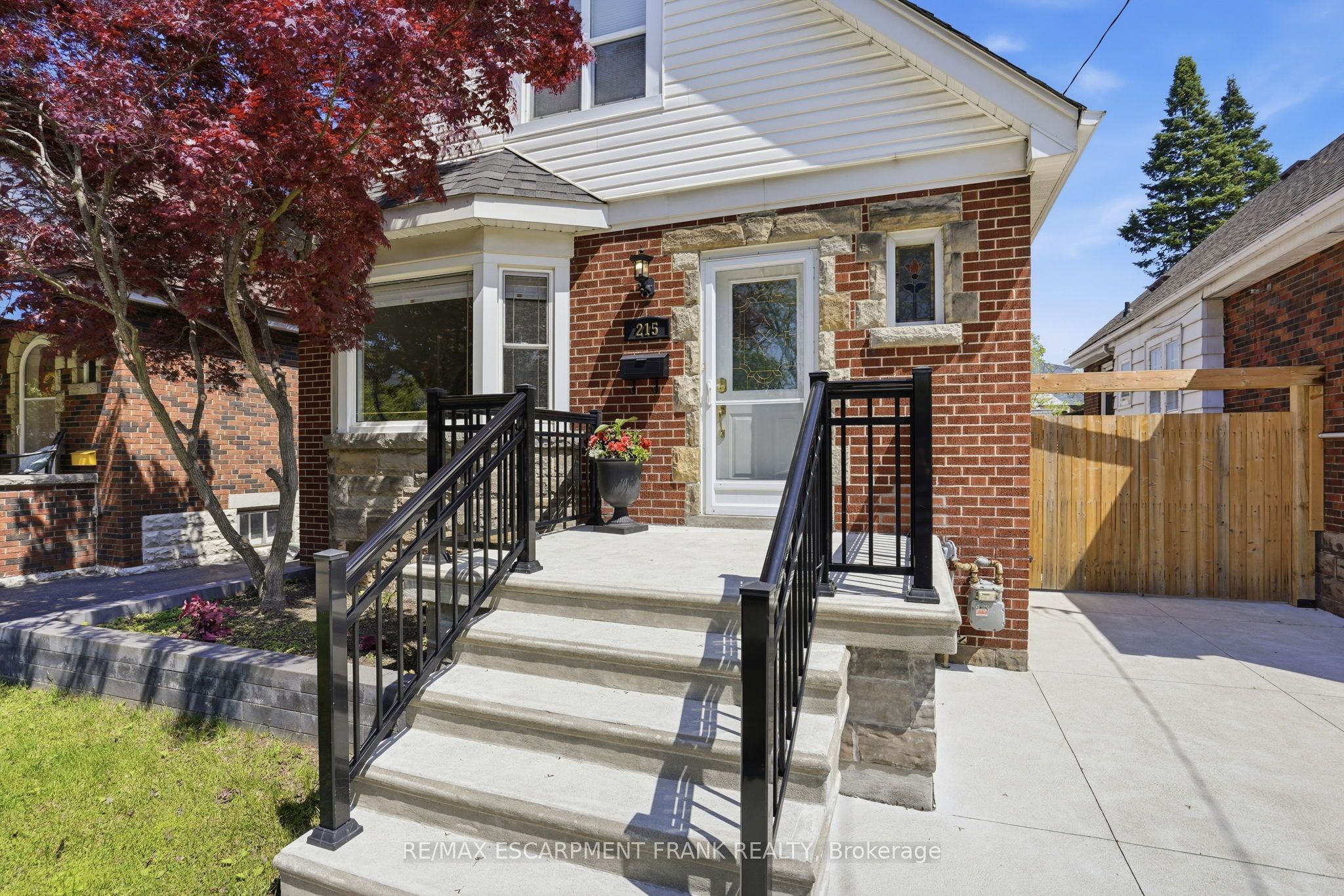 215 Wexford Avenue S