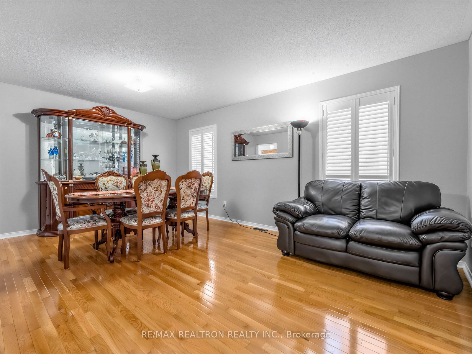 4841 Apple Blossom Circle