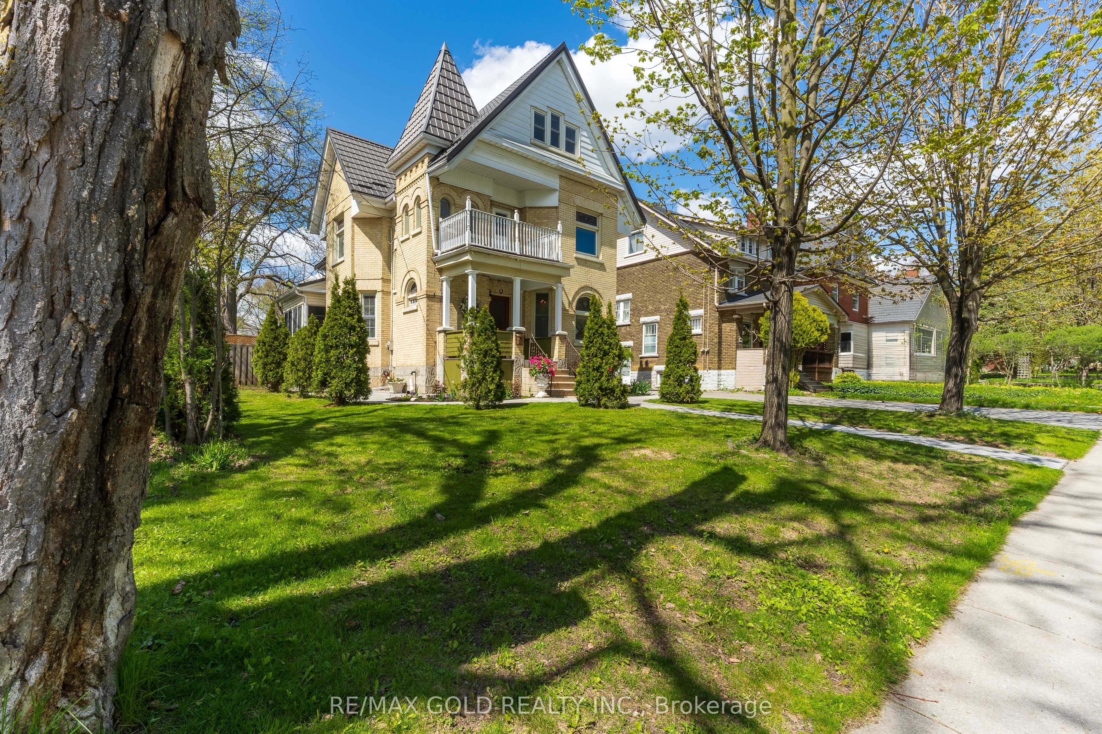 16 Maynard Avenue