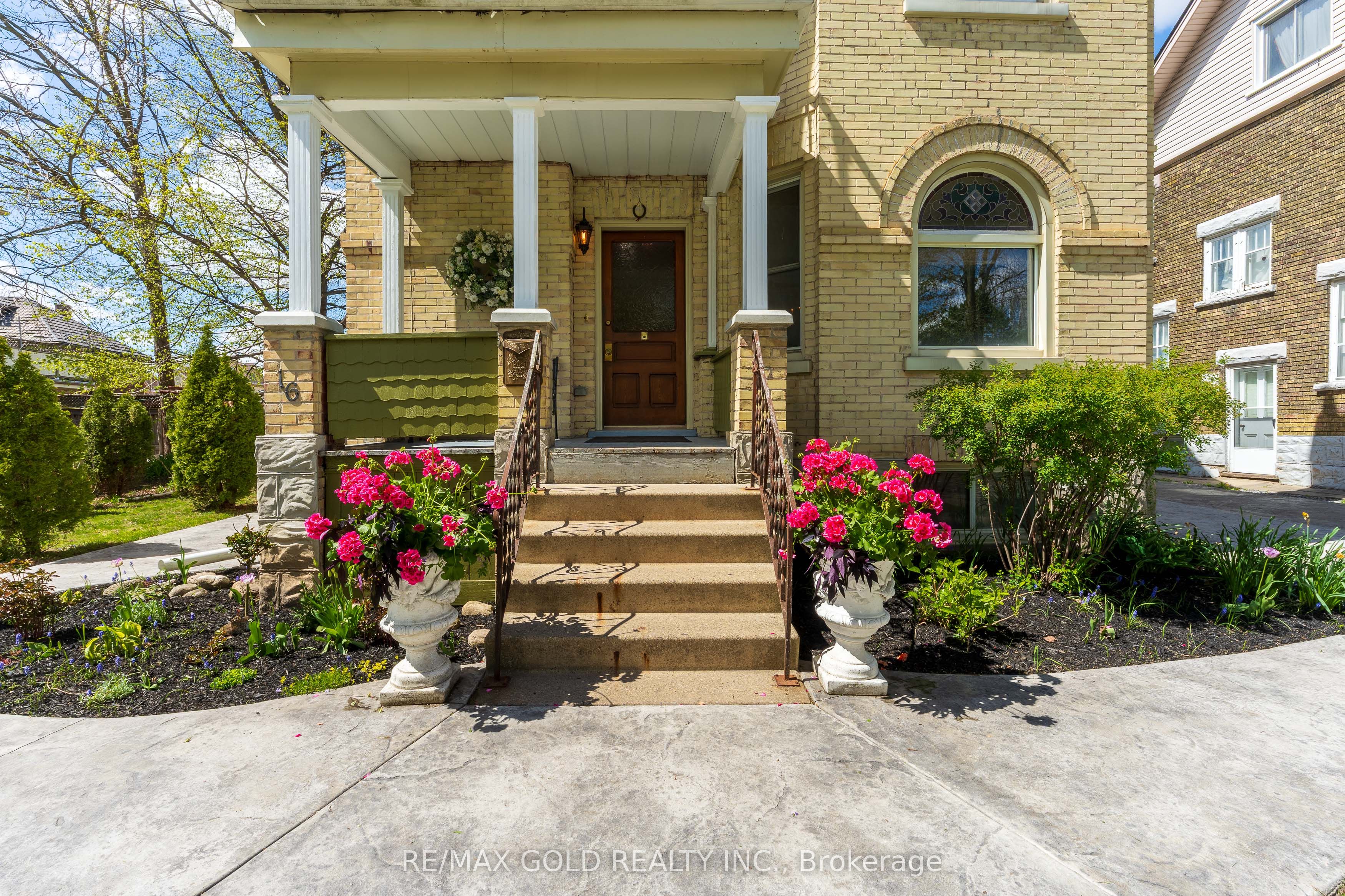 16 Maynard Avenue