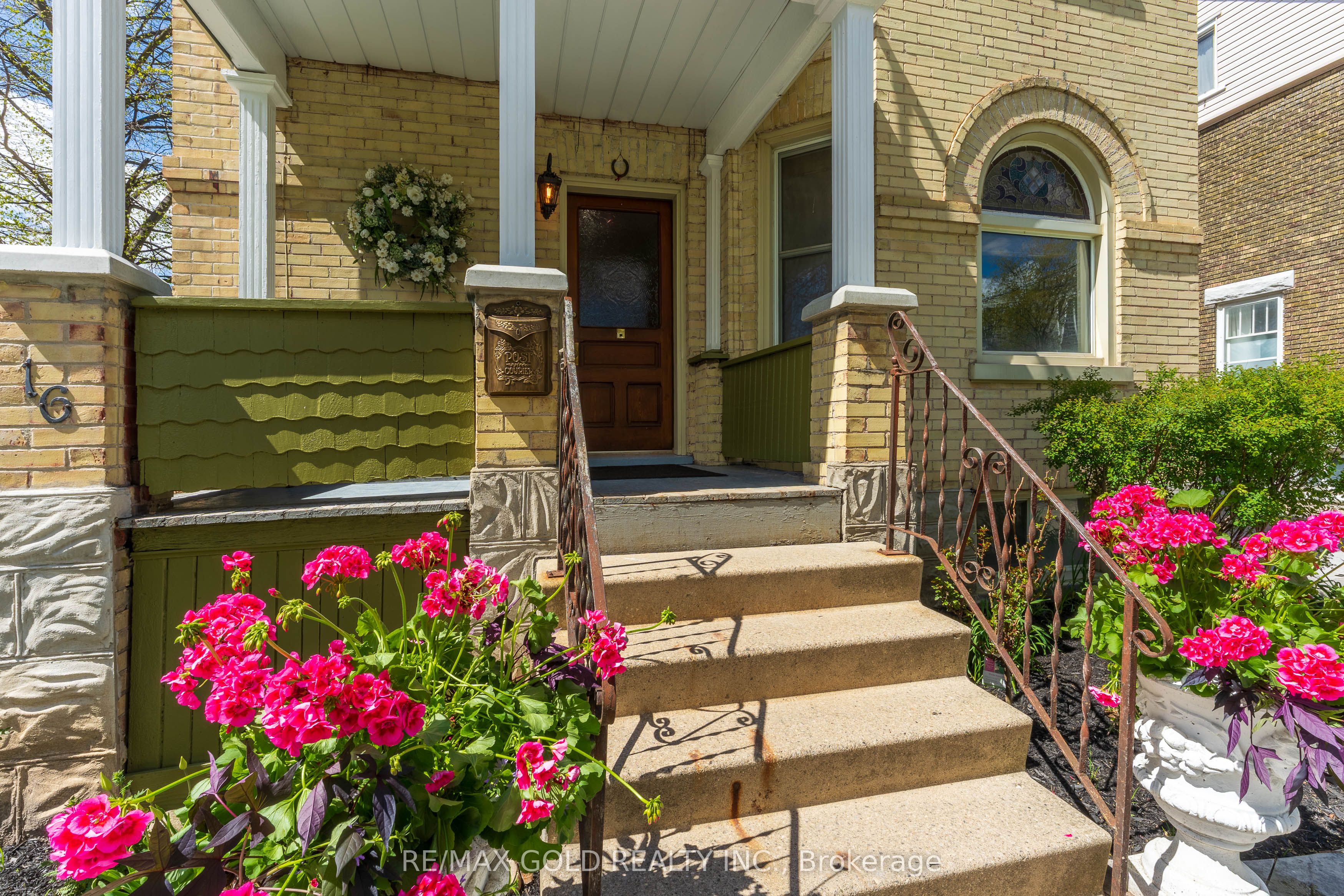16 Maynard Avenue