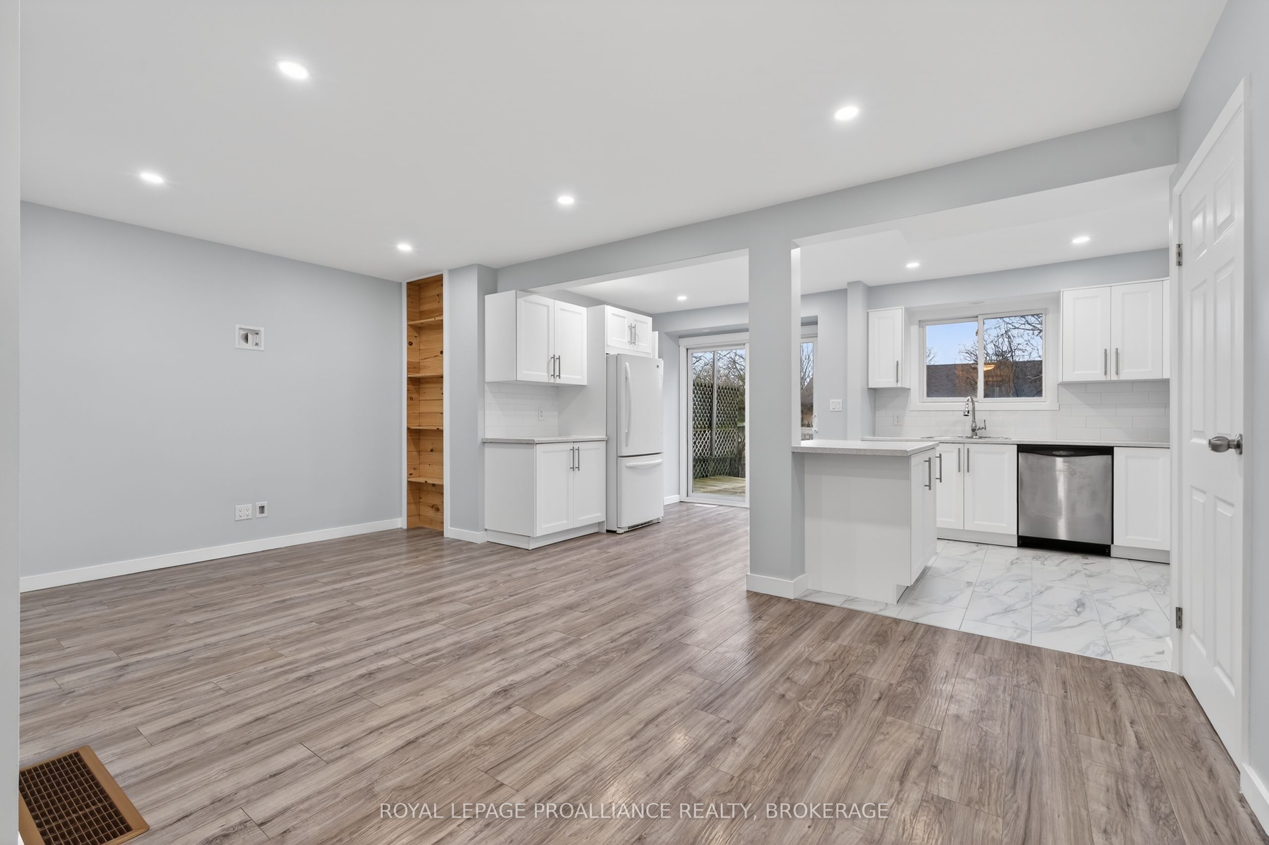 894 Littlestone Crescent