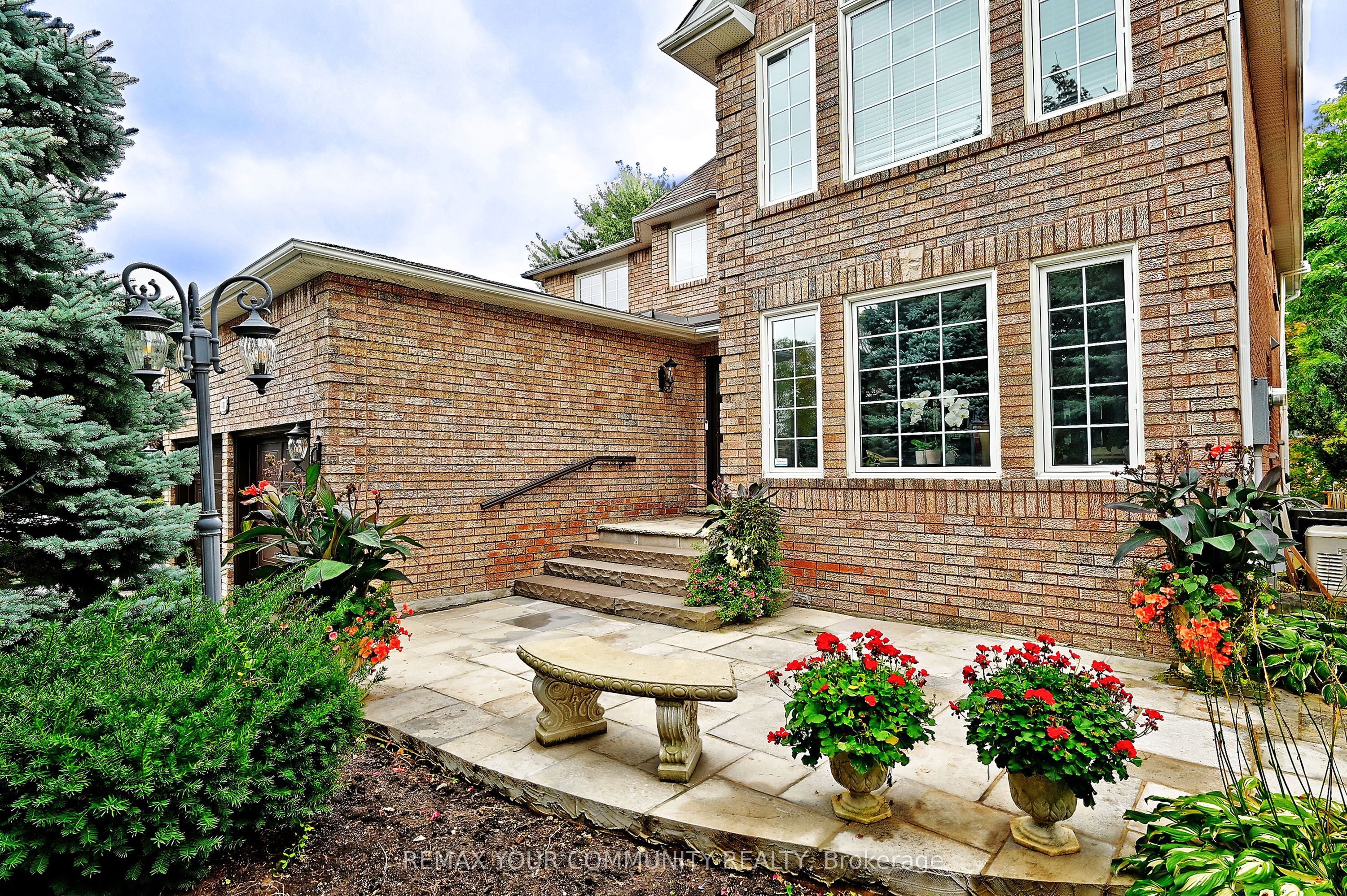 331 Kennedy Street W