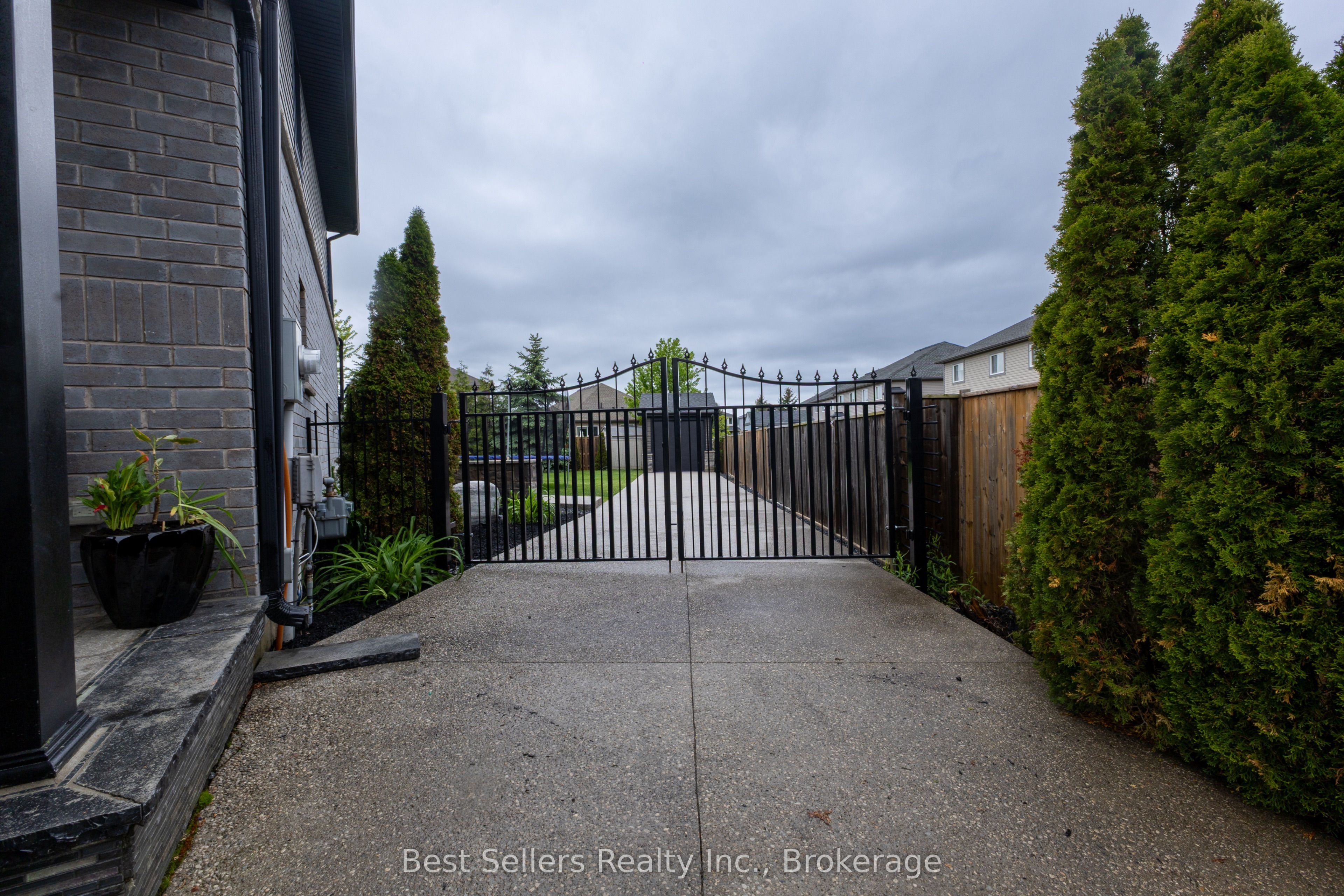 214 Cardinal Crescent