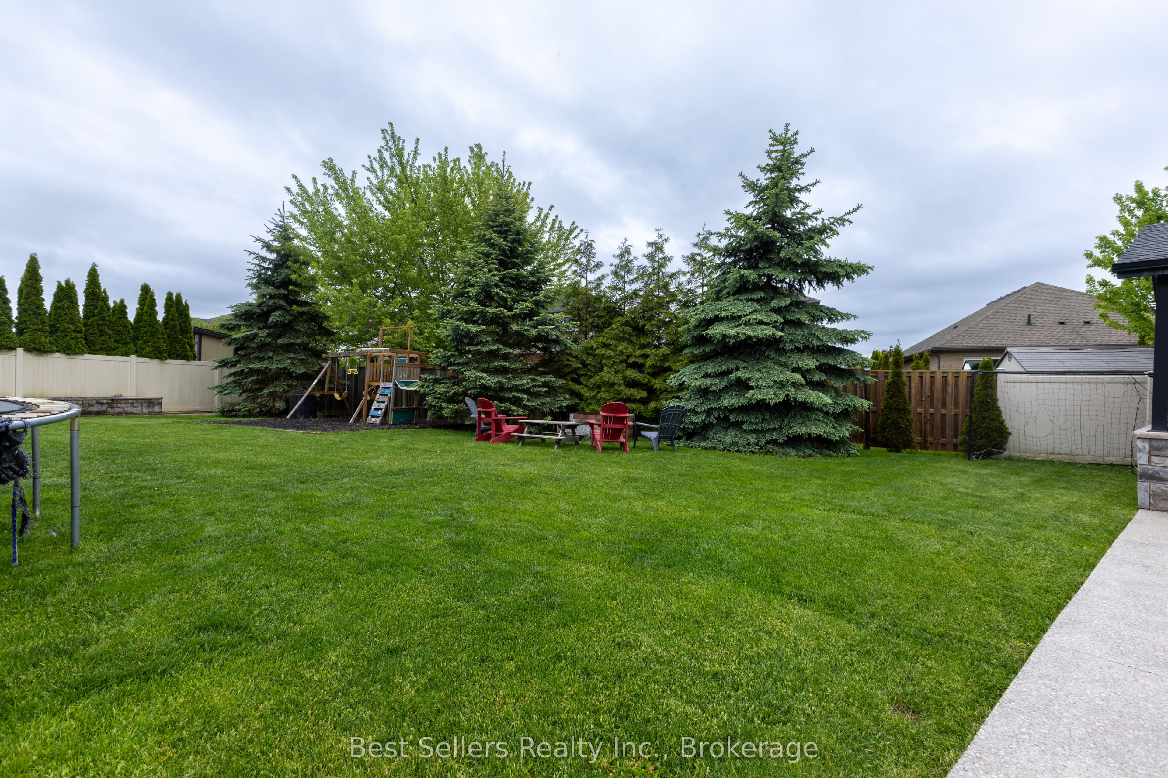 214 Cardinal Crescent