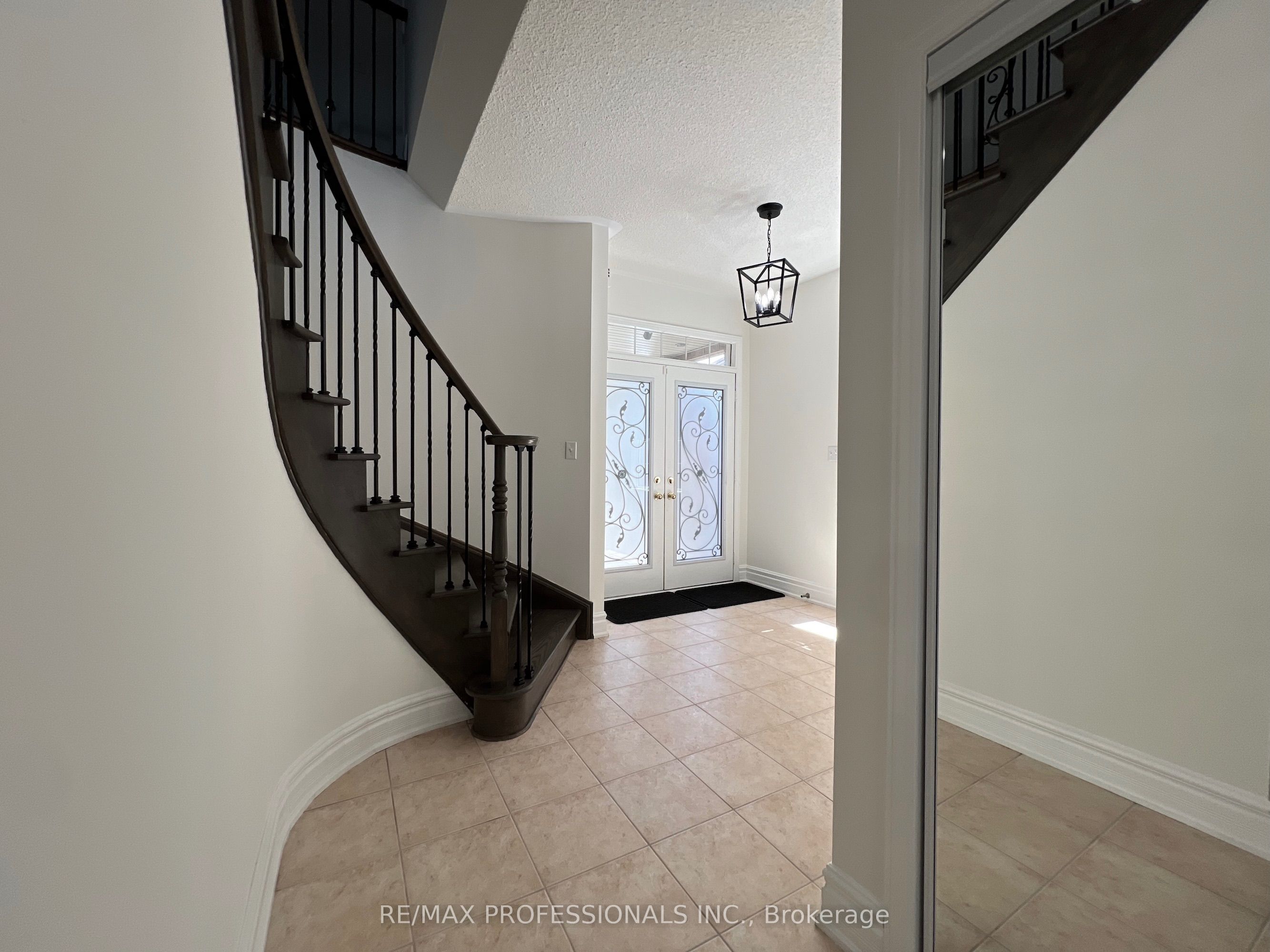 3895 Henrietta Way