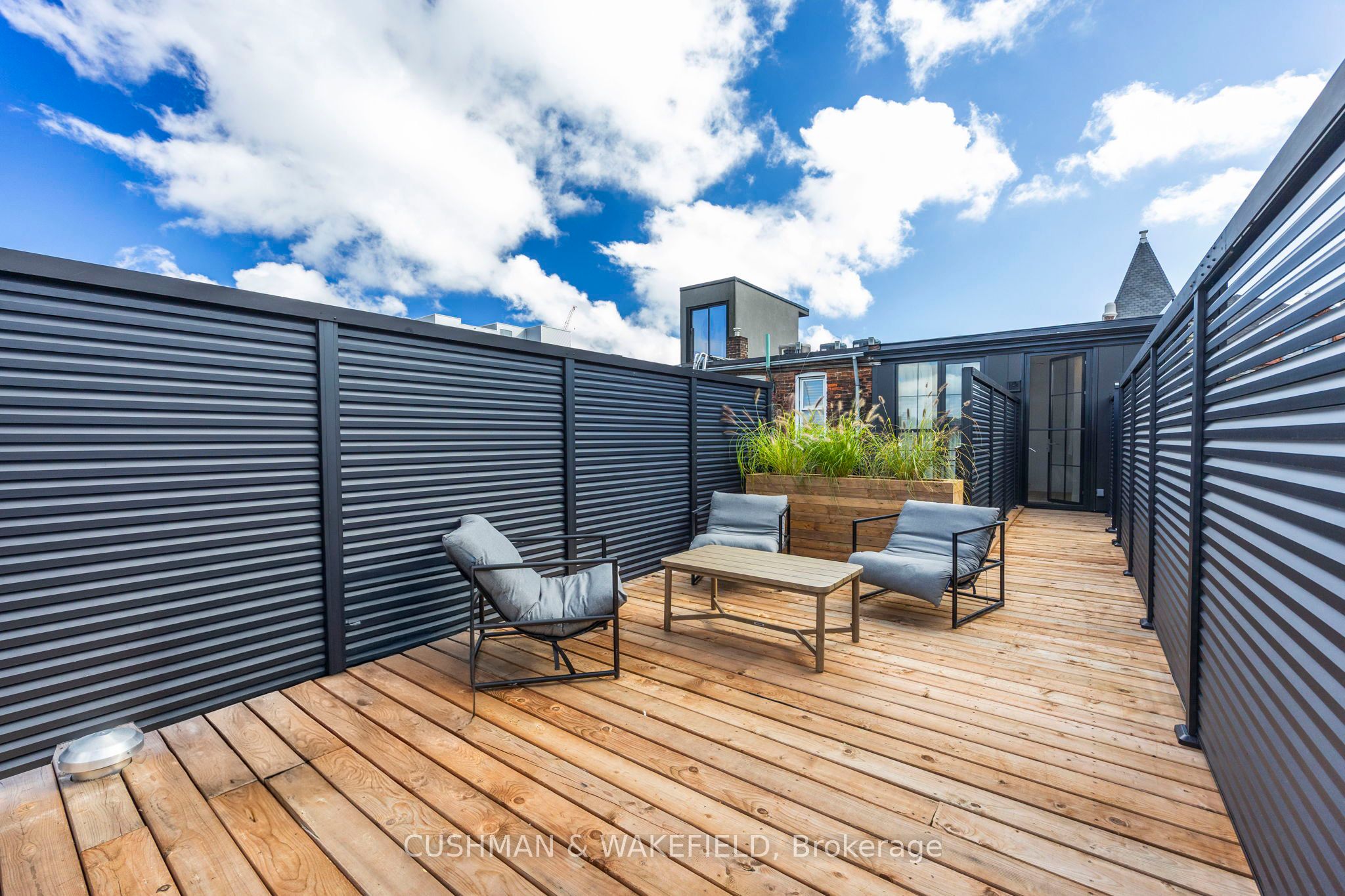 1086 Queen Street W
