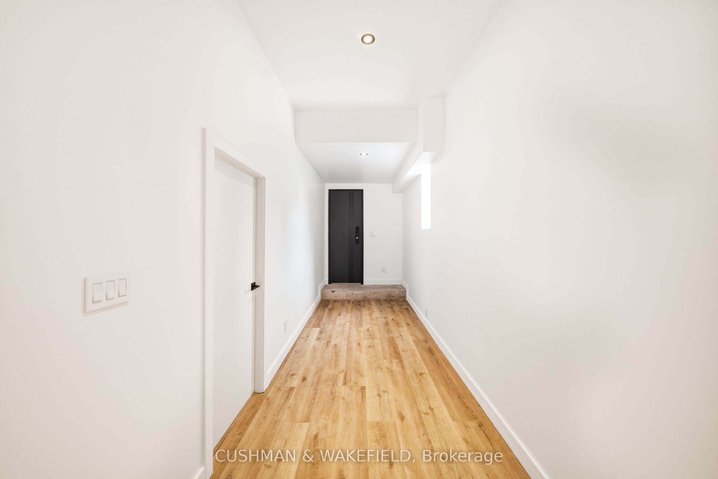 1086 Queen Street W