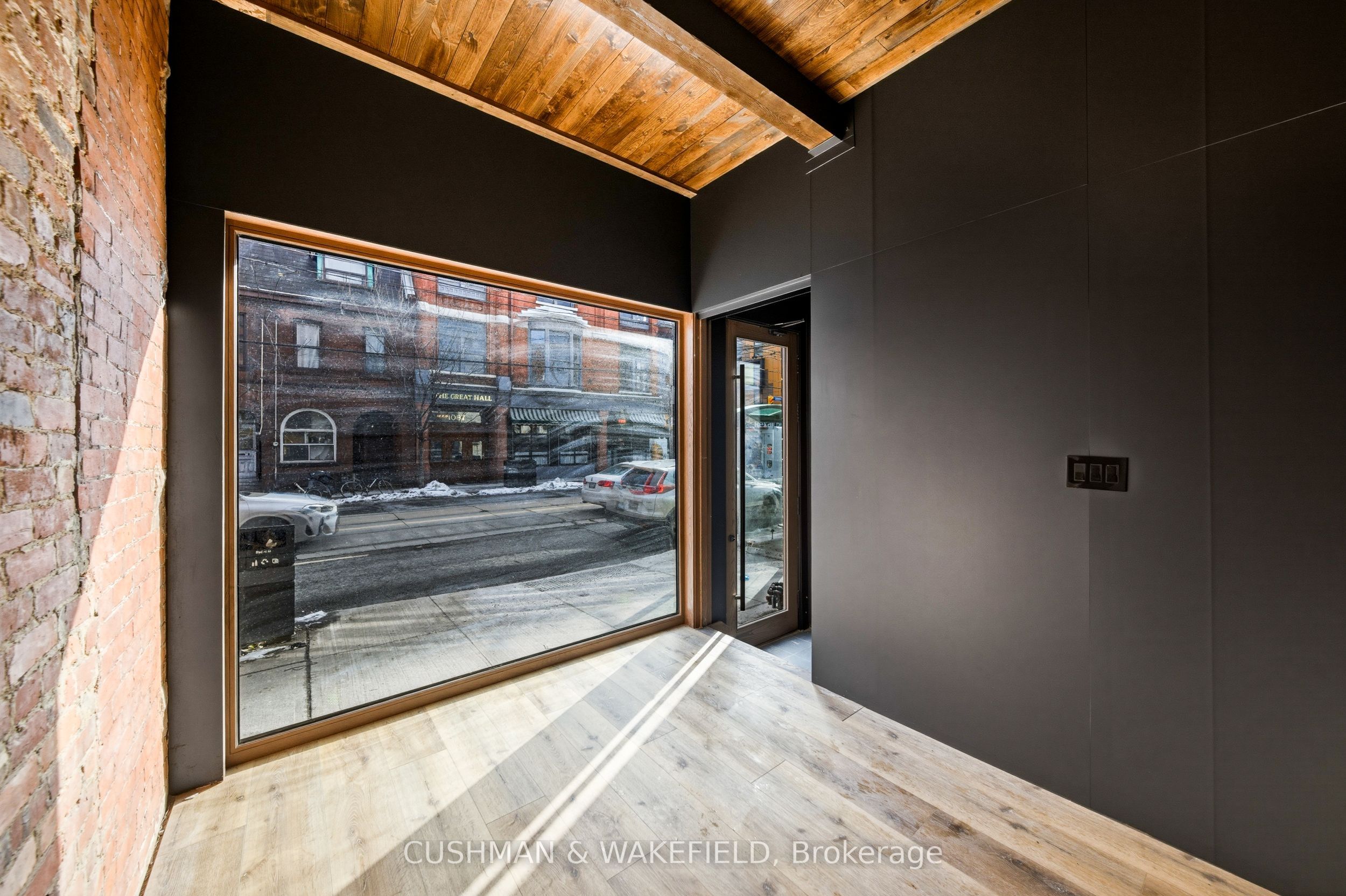 1086 Queen Street W