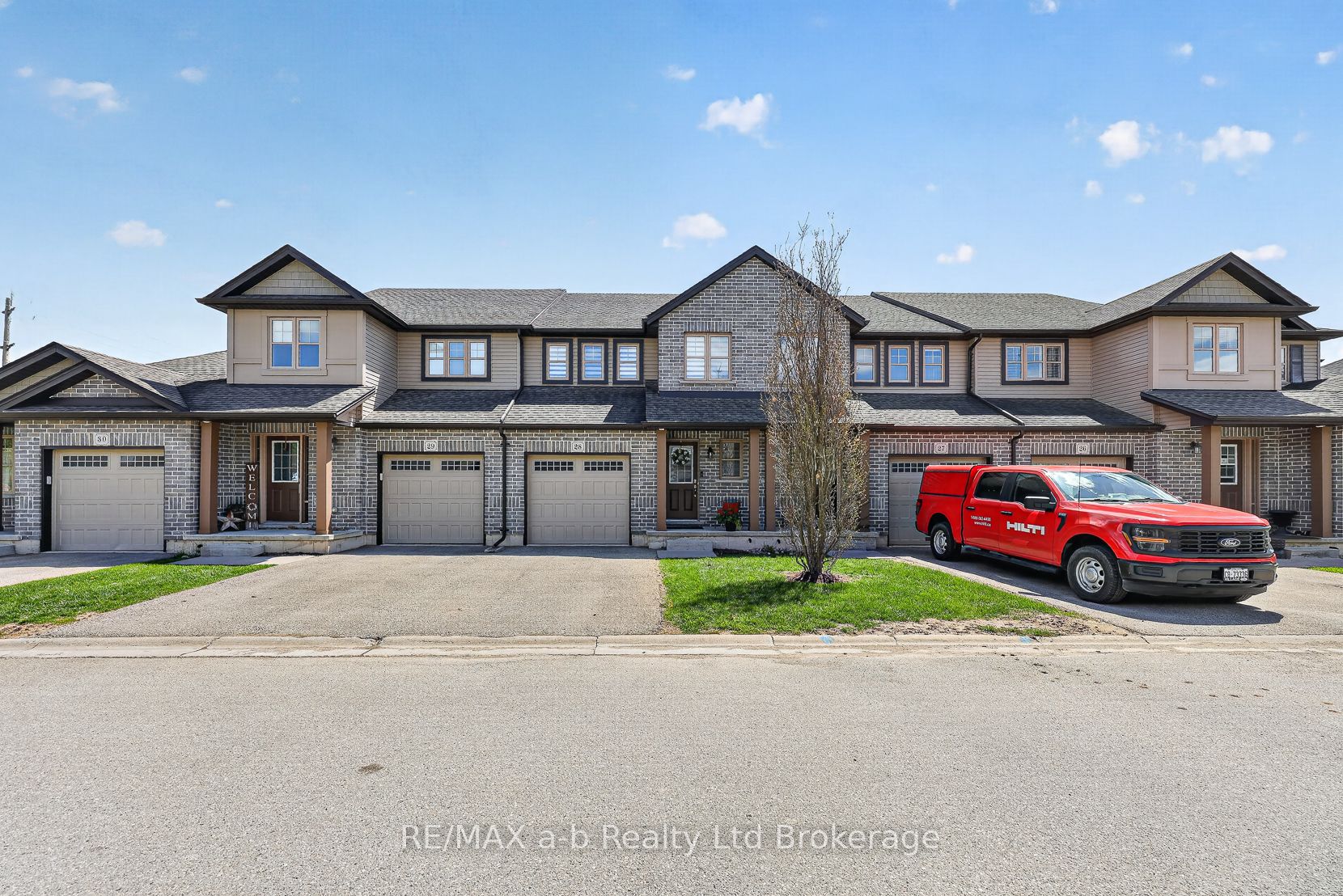 175 INGERSOLL Street N 28
