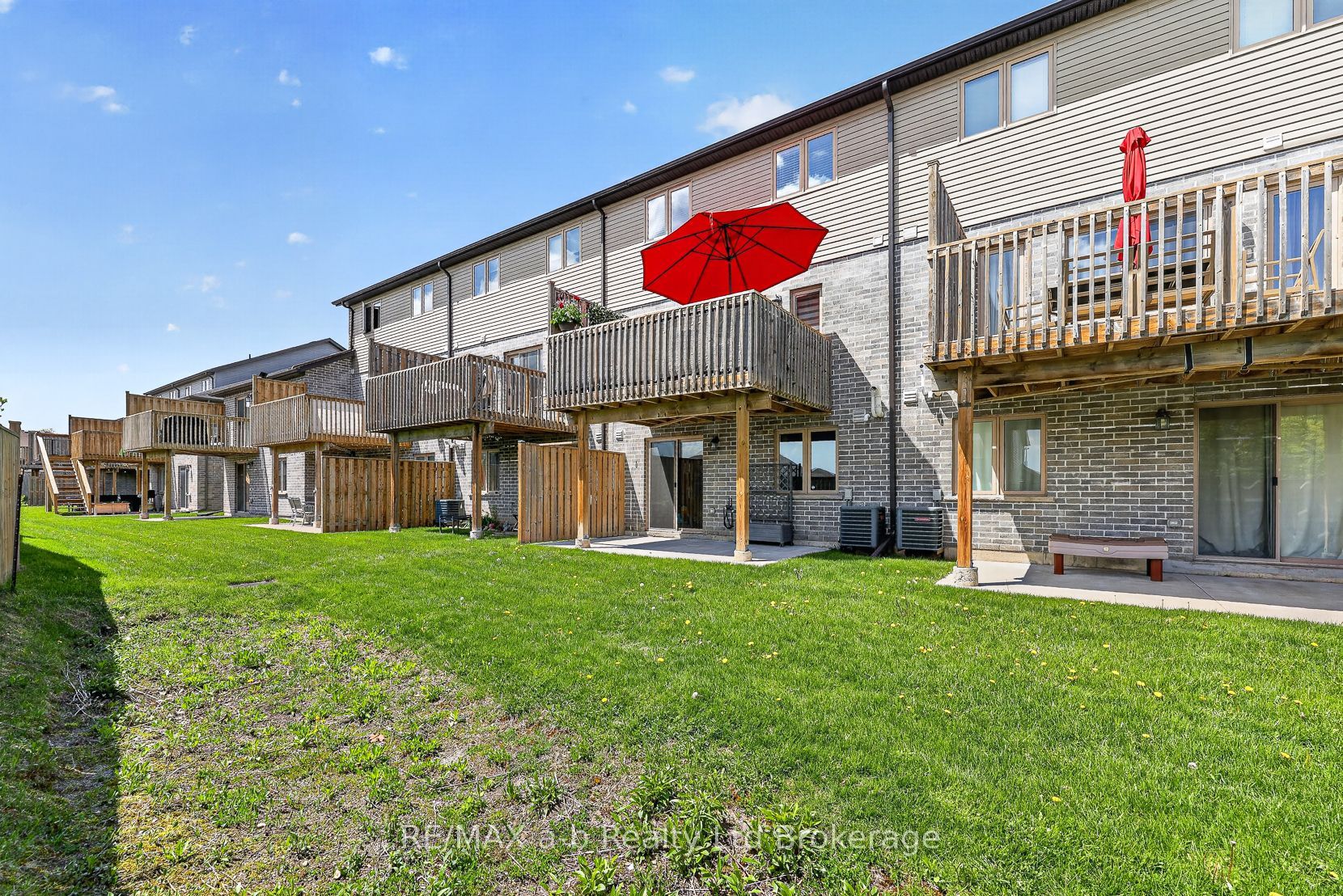 175 INGERSOLL Street N 28