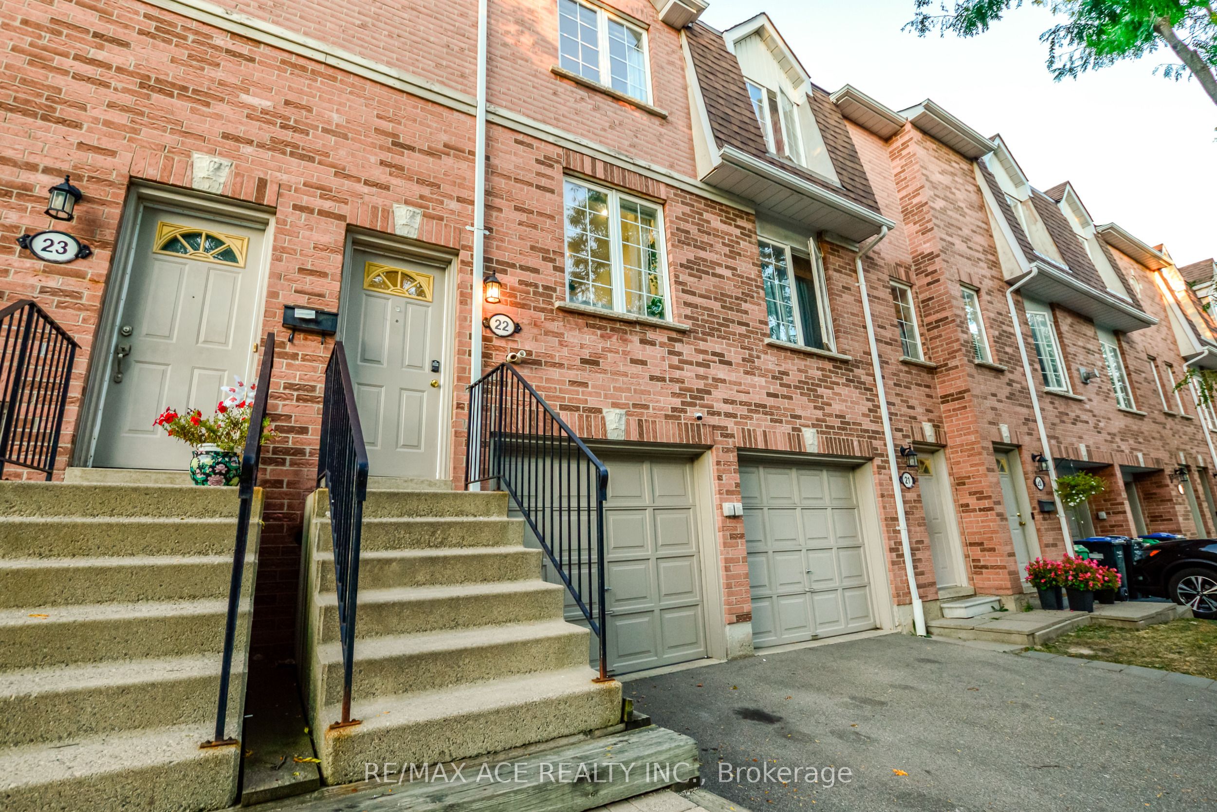 1525 South Parade Court 22