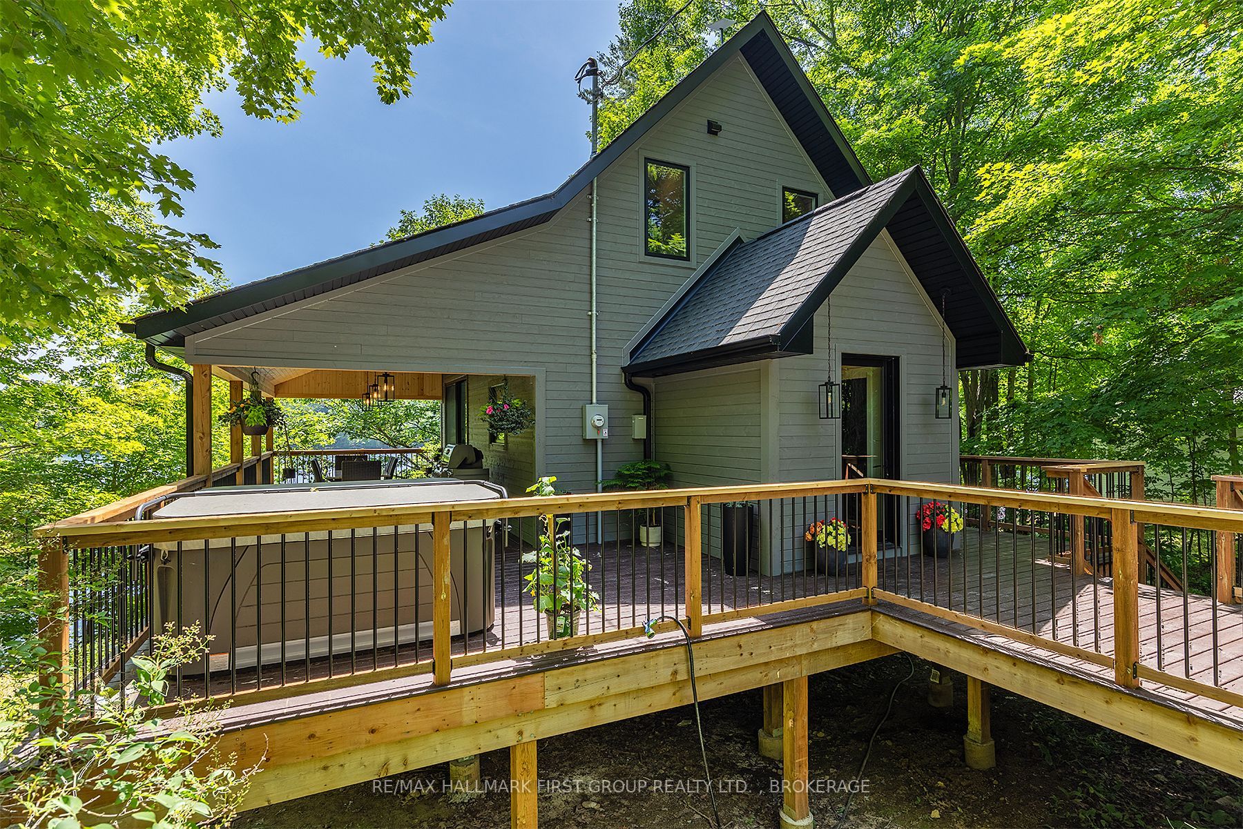 1005 Macdonald Lane