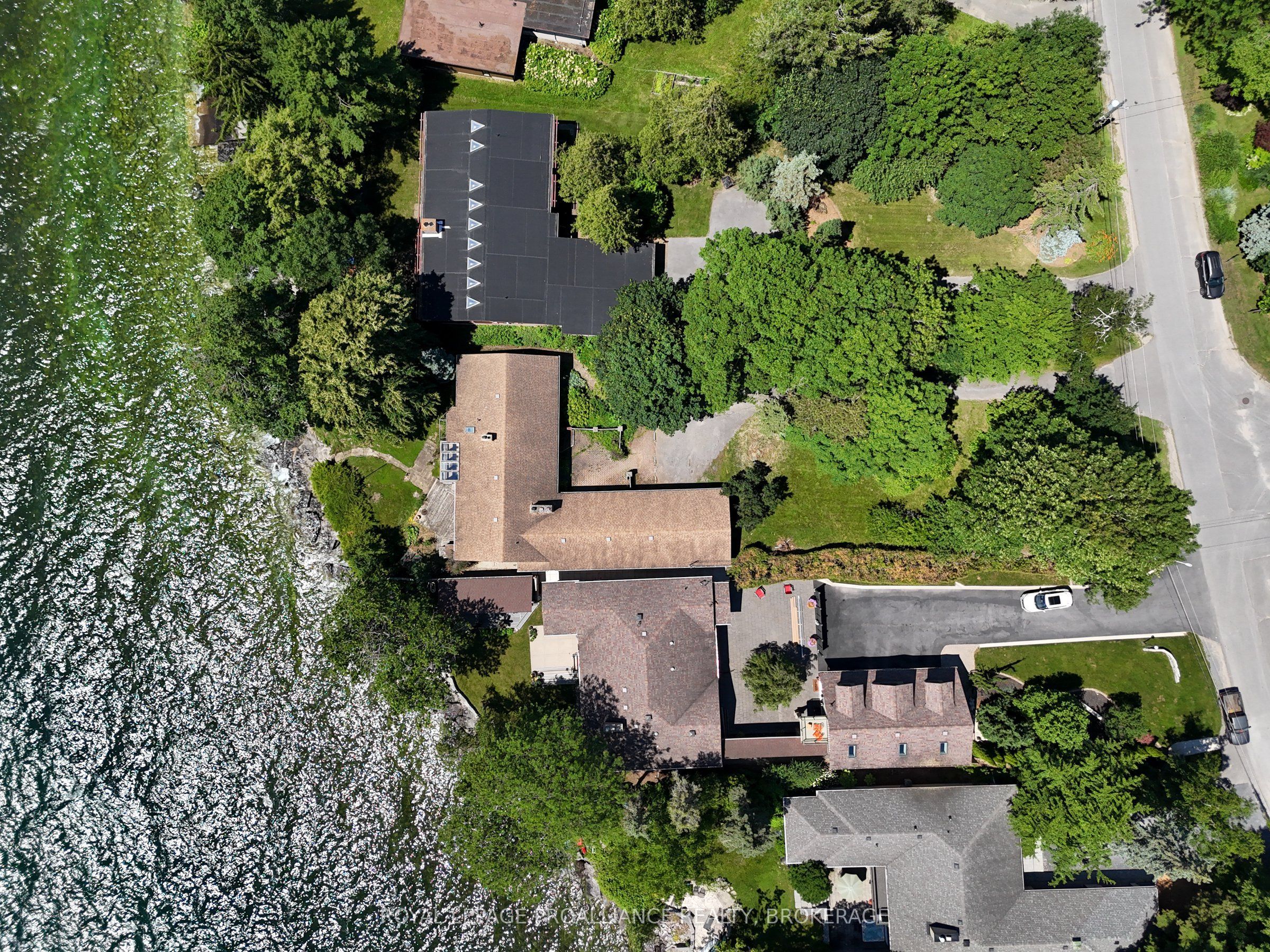 19 Lakeland Point Drive