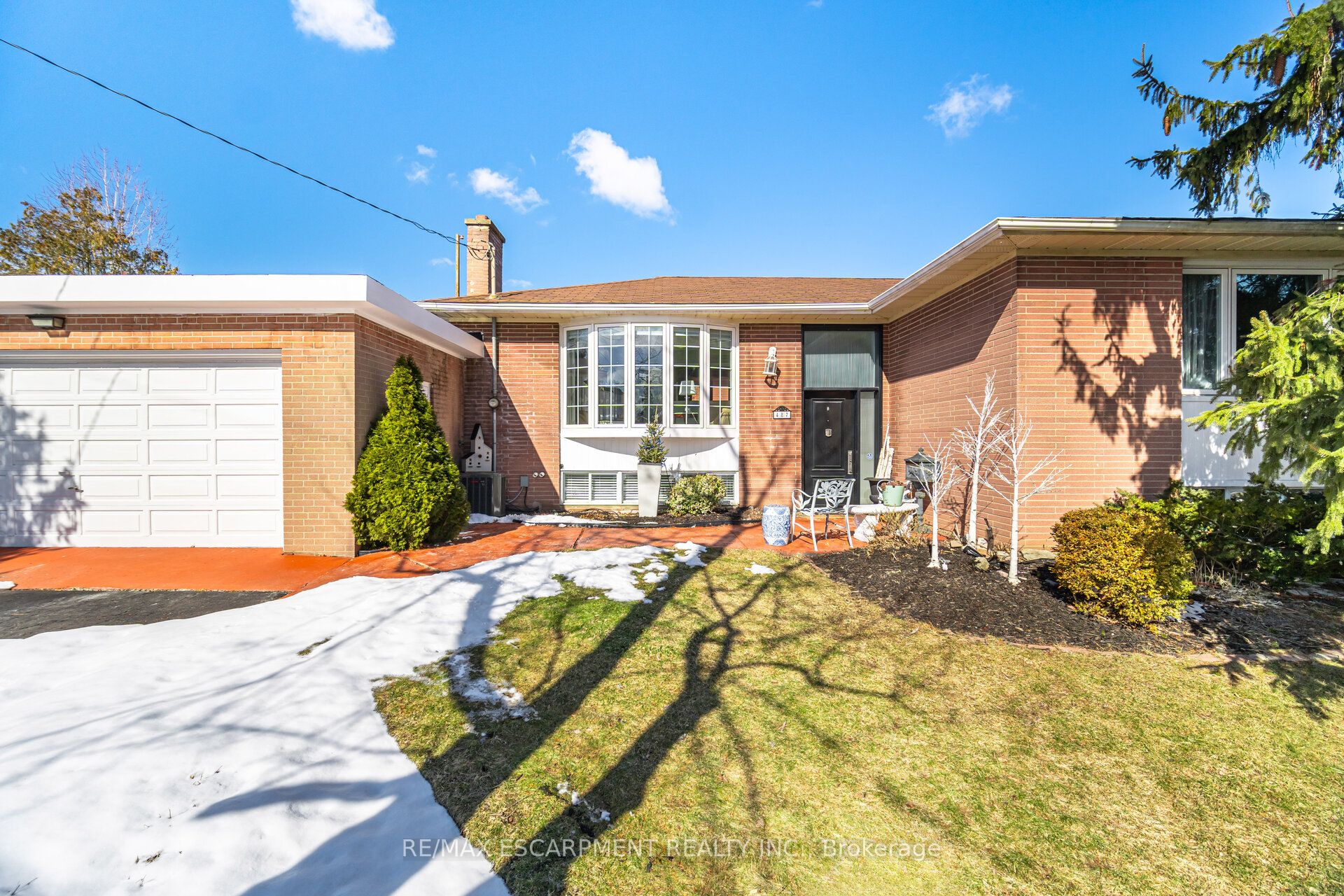 487 Wellington Crescent