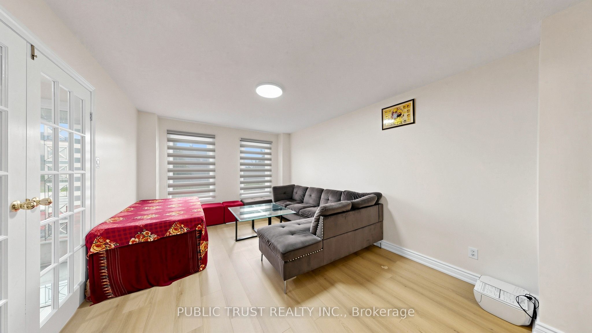 27 Mackay Street S